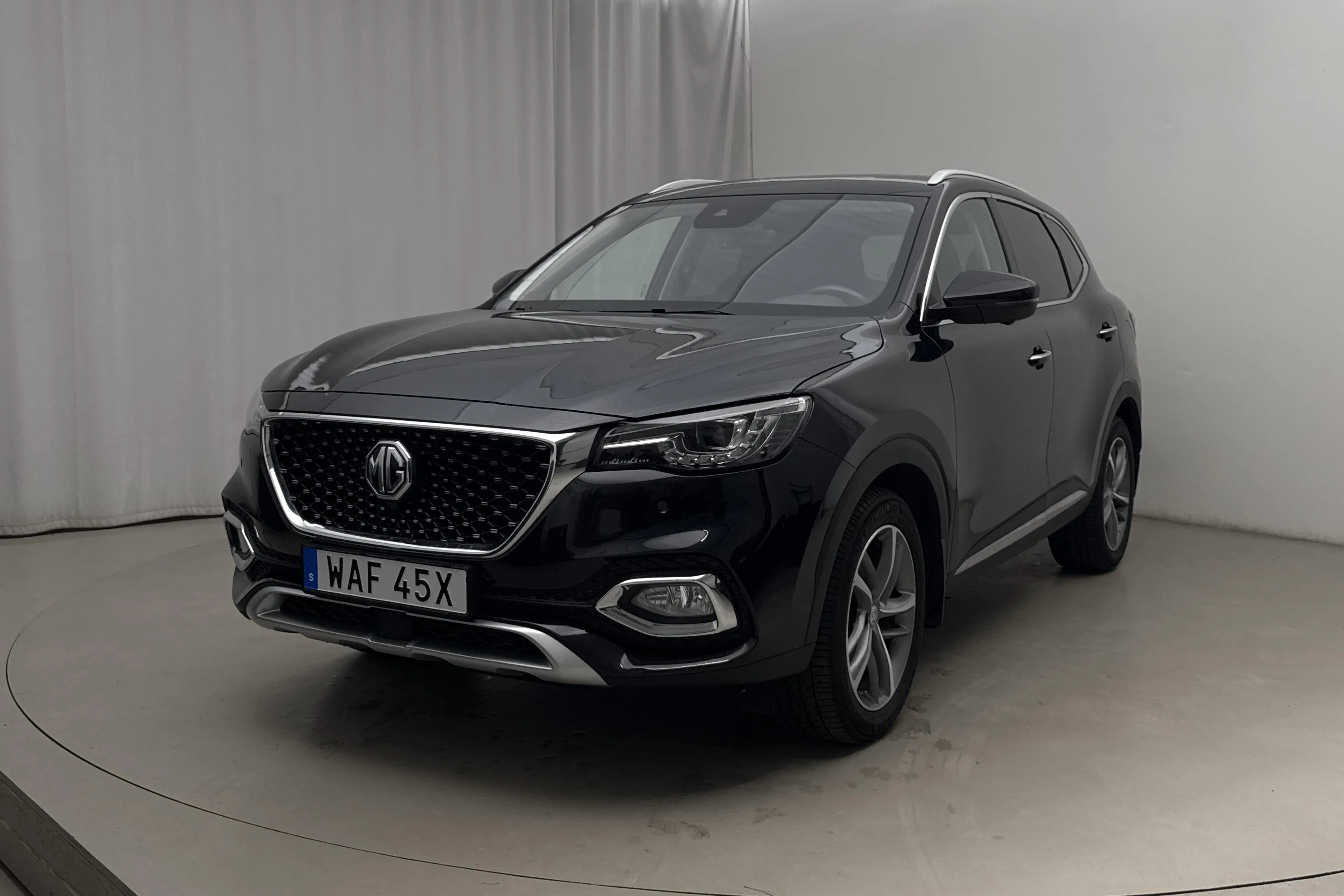 Presentationsfoto 1 av 21: MG EHS 1.5T PHEV (258hk) - 5 970 mil - Automat - svart - 2022