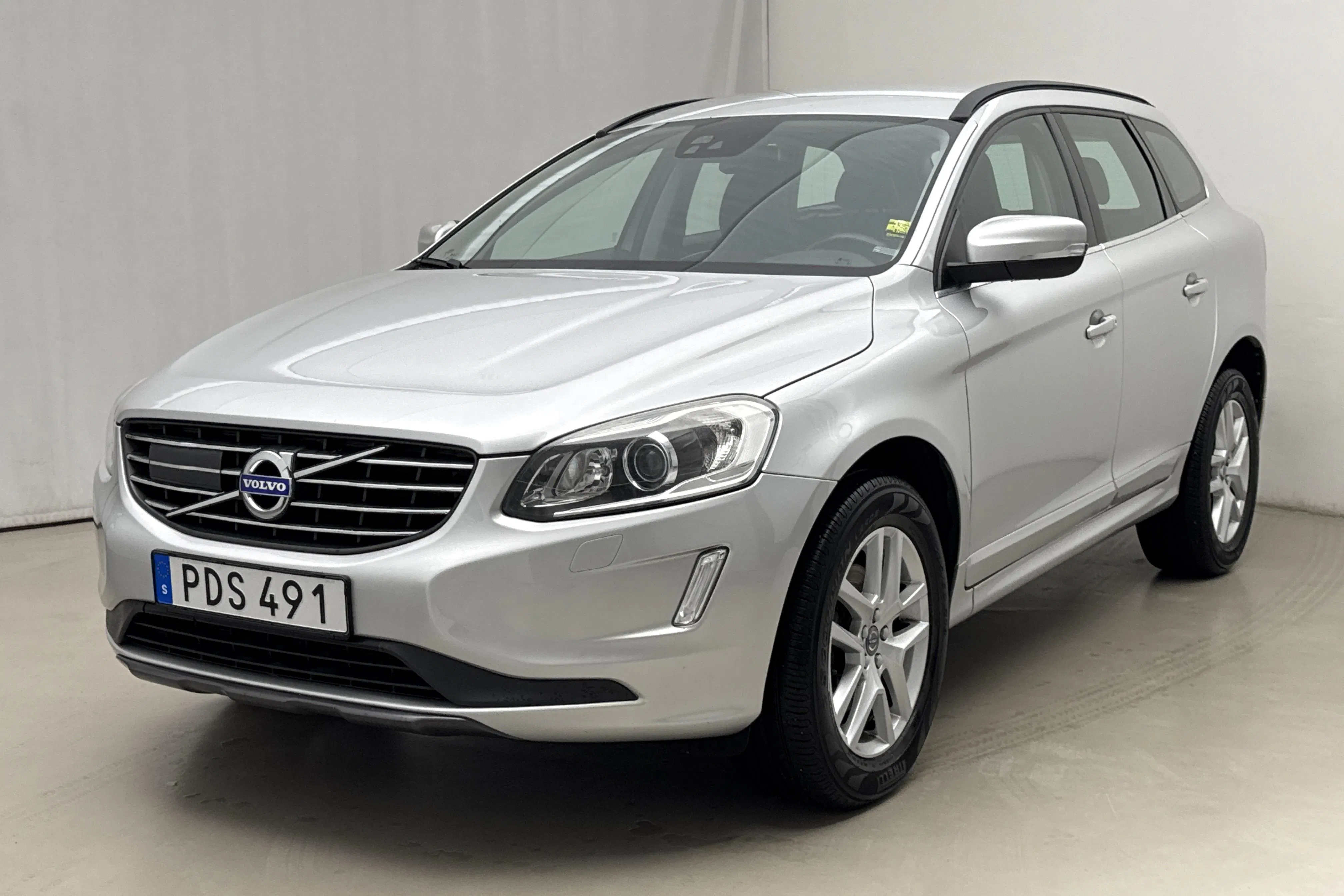 Presentationsfoto 1 av 17: Volvo XC60 D4 AWD (190hk) - 12 099 mil - Automat - silver - 2017