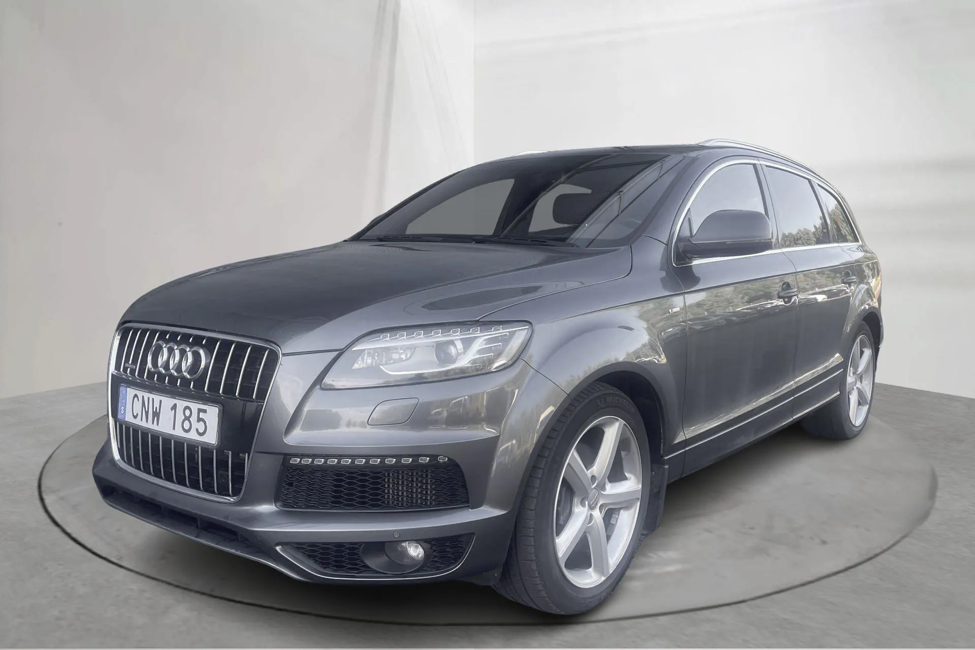 Presentationsfoto 1 av 17: Audi Q7 3.0 TDI quattro (245hk) - 20 794 mil - Automat - grå - 2014
