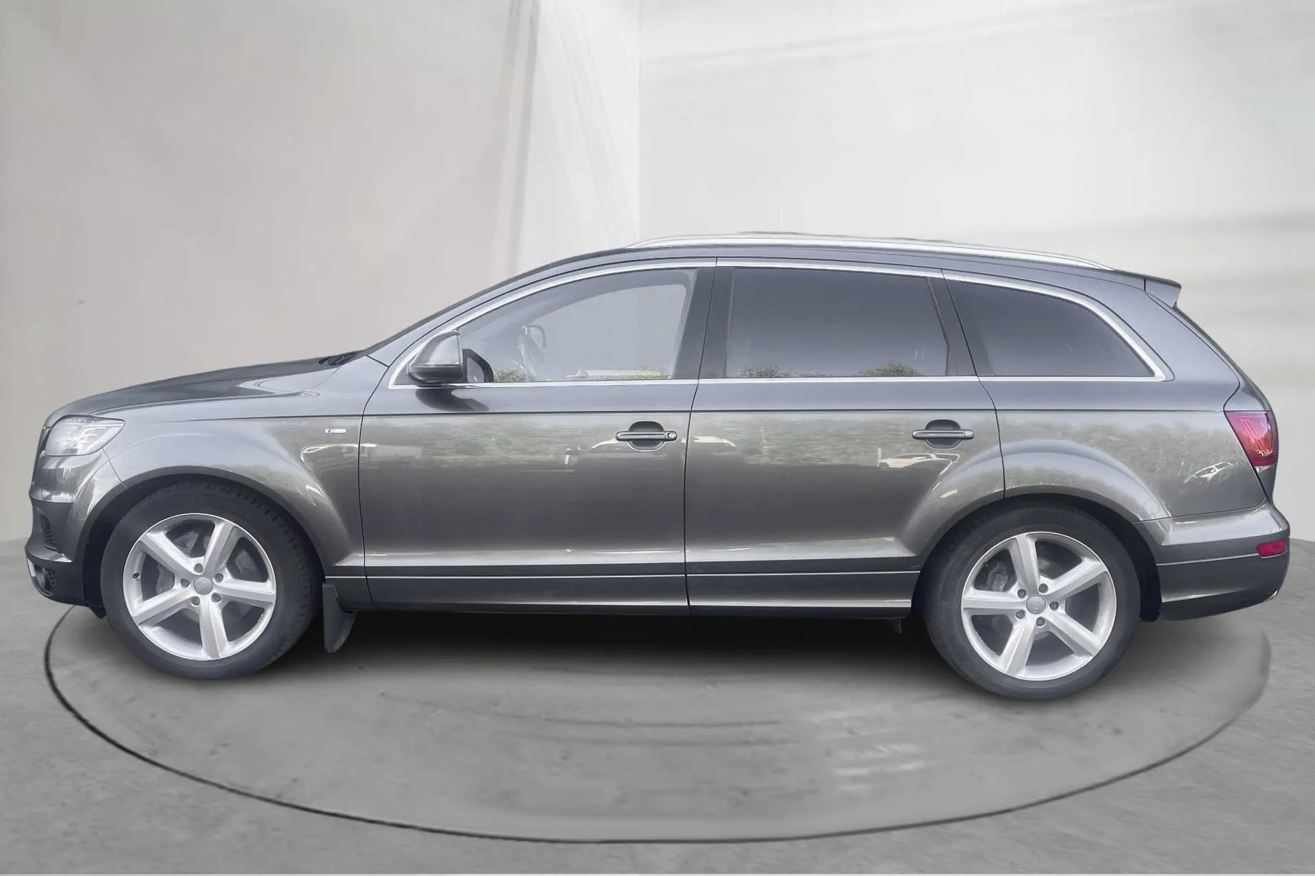 Presentationsfoto 2 av 17: Audi Q7 3.0 TDI quattro (245hk) - 20 794 mil - Automat - grå - 2014
