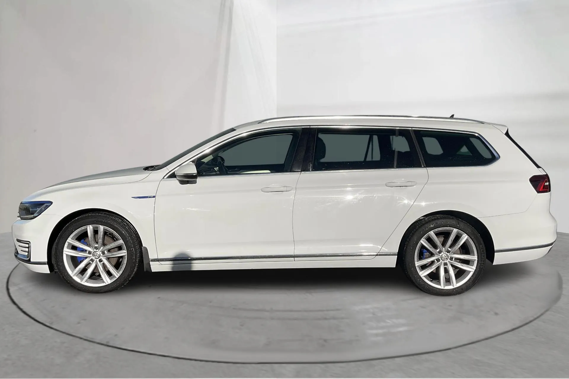 Presentation photo 2 of 18: VW Passat 1.4 Plug-in-Hybrid Sportscombi (218hk) - 162 010 km - Automatic - white - 2017