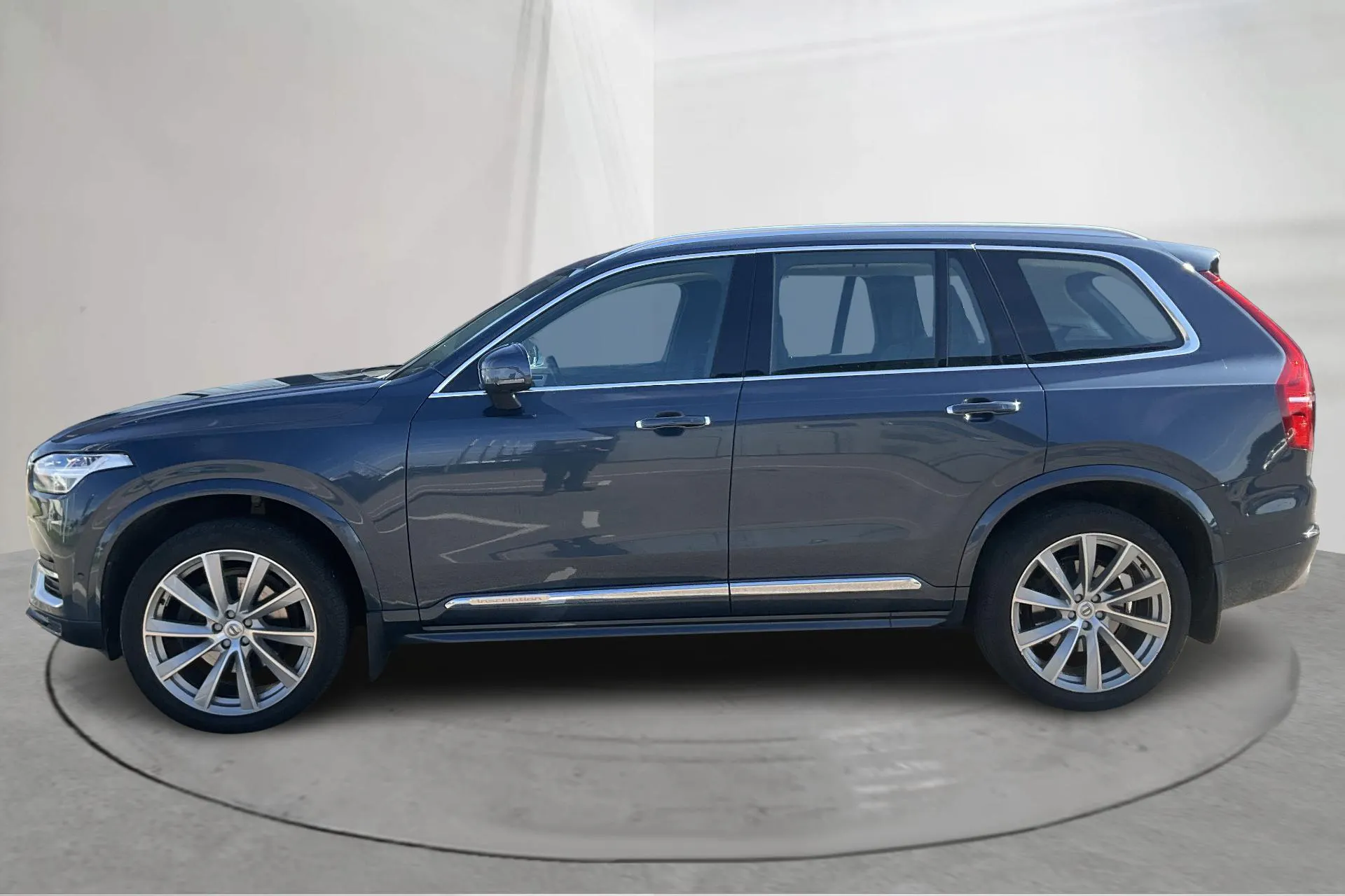 Presentationsfoto 2 av 21: Volvo XC90 B5 Mildhybrid, Diesel AWD (235hk) - 25 297 mil - Automat - Mörkblå - 2020