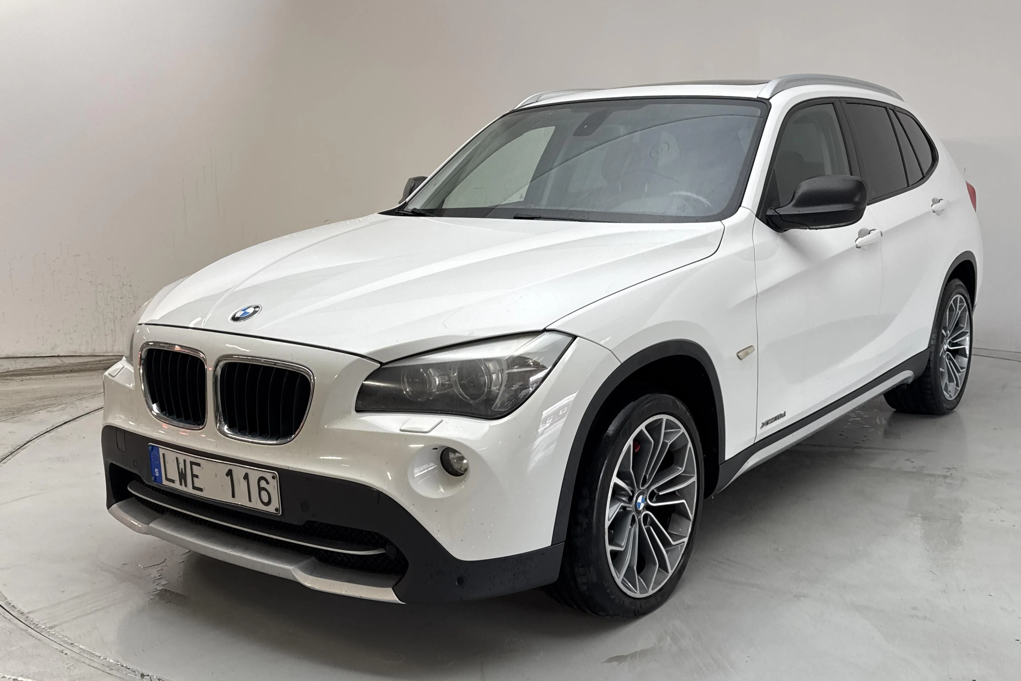 Presentation photo 1 of 12: BMW X1 xDrive18d, E84 (143hk) - 169 650 km - Automatic - white - 2011