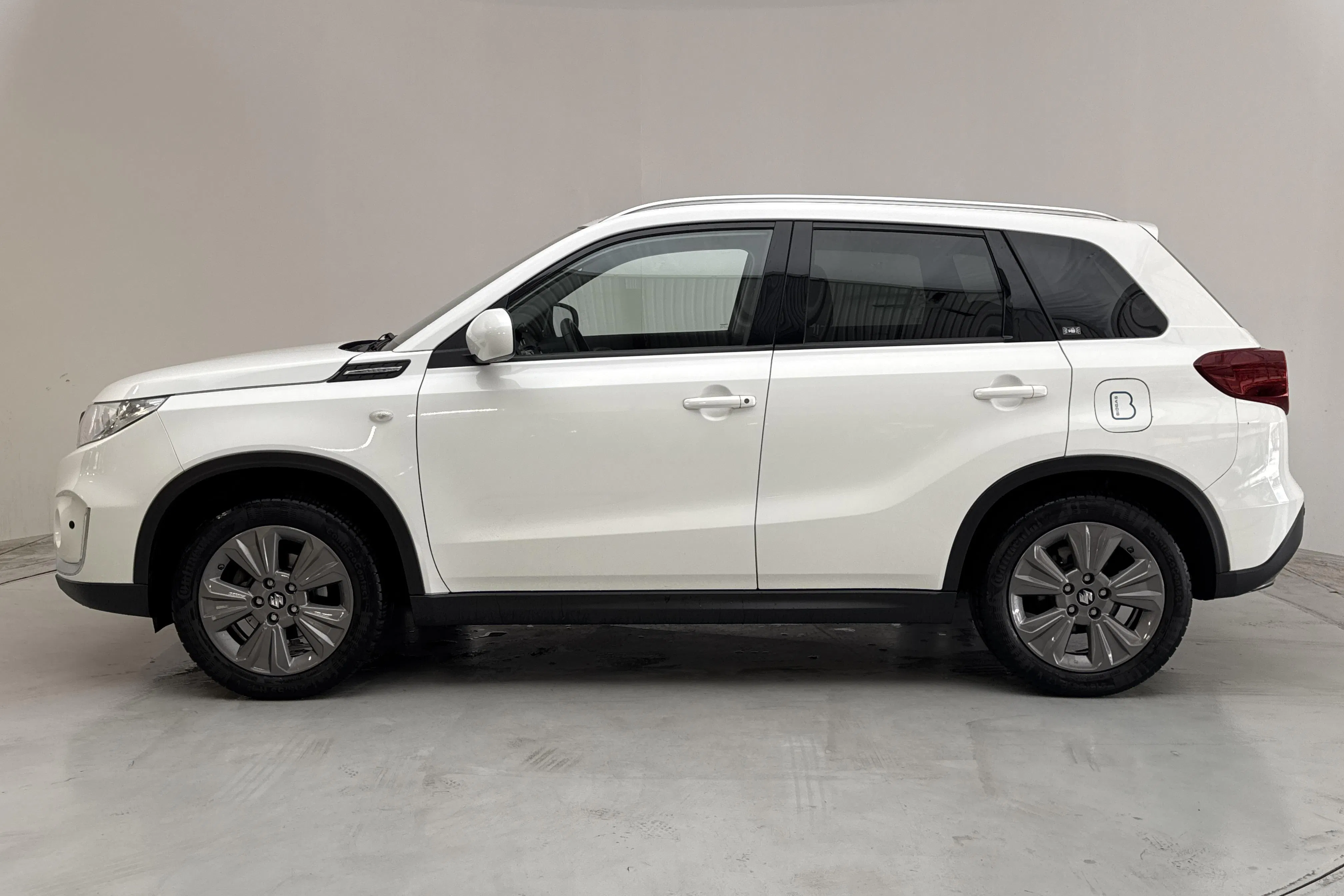 Presentationsfoto 2 av 15: Suzuki Vitara 1.0 Allgrip 4x4 (112hk) - 5 225 mil - Manuell - vit - 2019