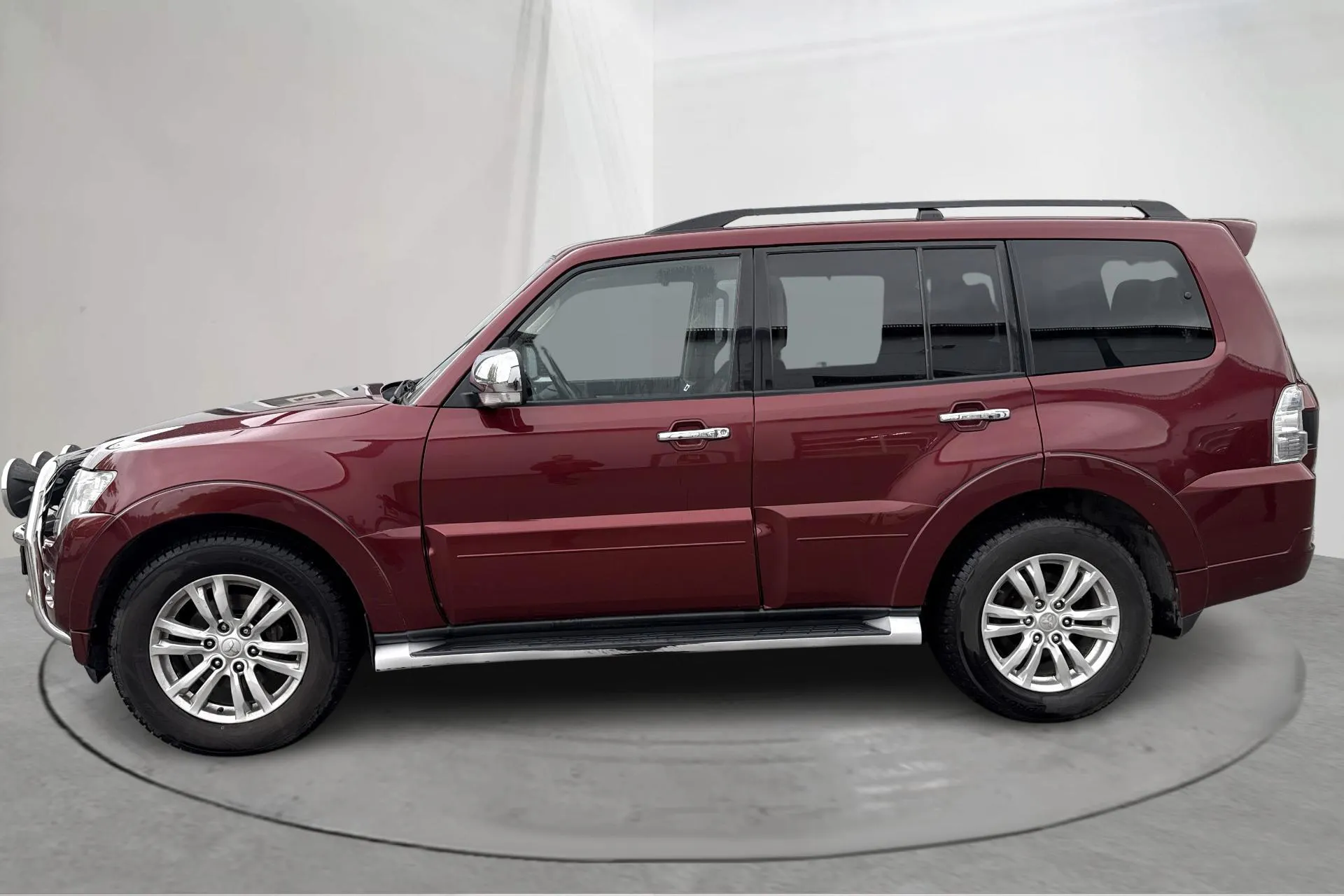 Presentation photo 2 of 18: Mitsubishi Pajero Wagon 3.2 DI-D (200hk) - 204 760 km - Automatic - dark red - 2016