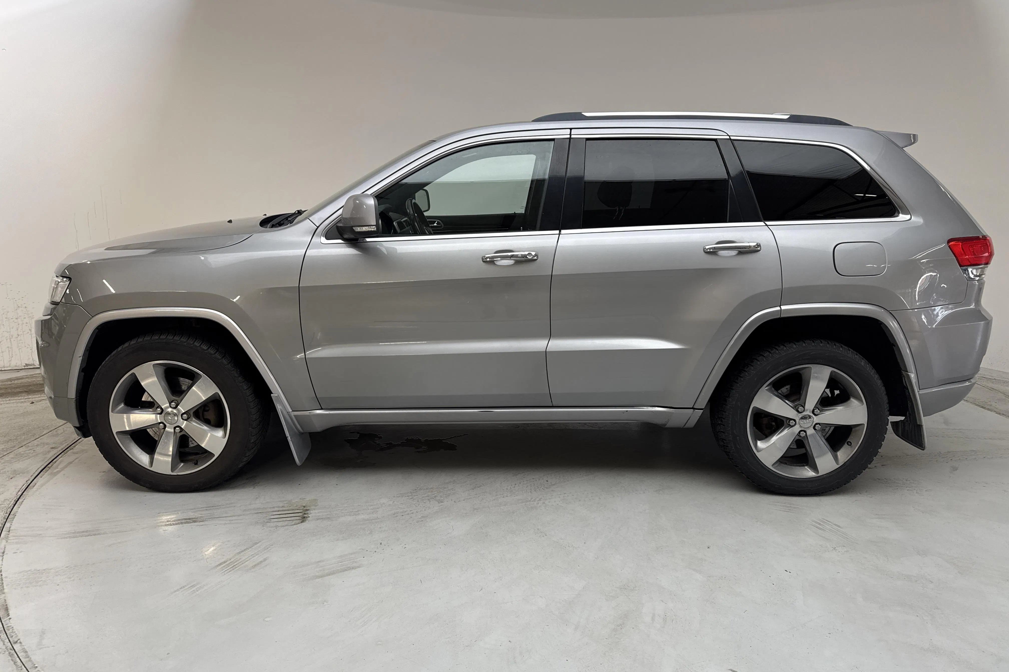 Presentationsfoto 2 av 14: Jeep Grand Cherokee 3.0 CRD V6 AWD (250hk) - 20 841 mil - Automat - grå - 2014