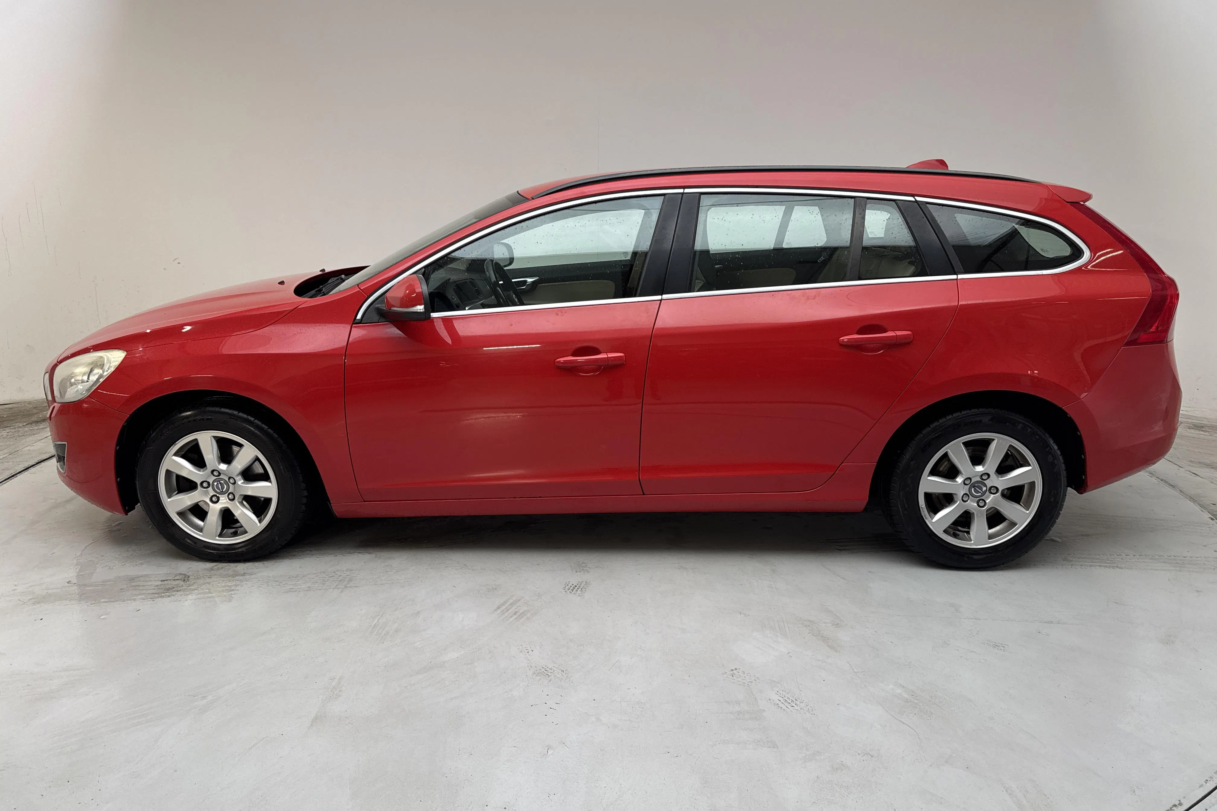 Presentation photo 2 of 14: Volvo V60 D3 (163hk) - 269 270 km - Automatic - red - 2011