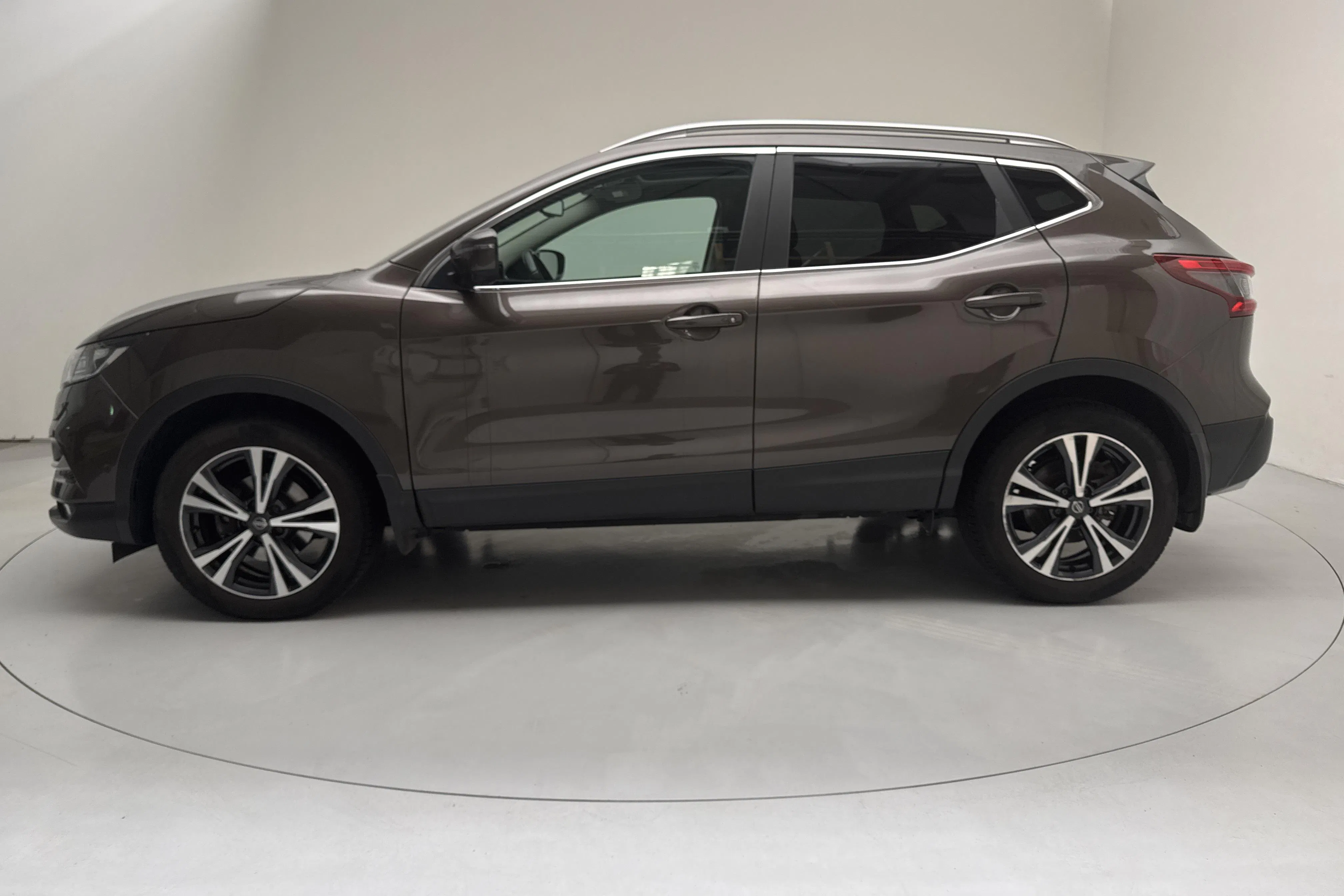 Presentationsfoto 2 av 15: Nissan Qashqai 1.2 DIG-T (115hk) - 5 516 mil - Automat - brun - 2018