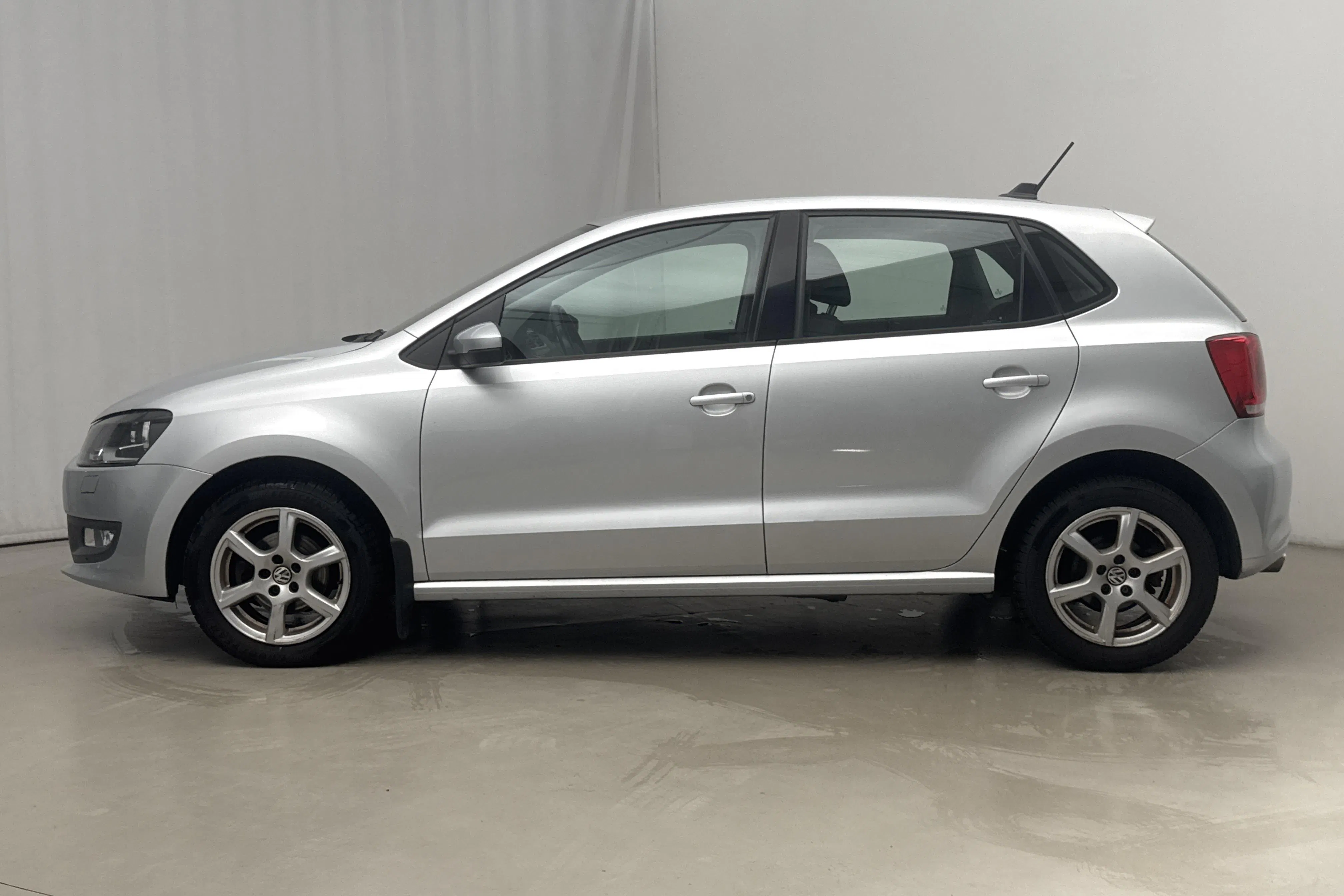 Presentation photo 2 of 13: VW Polo 1.4 5dr (85hk) - 74 910 km - Manual - silver - 2014