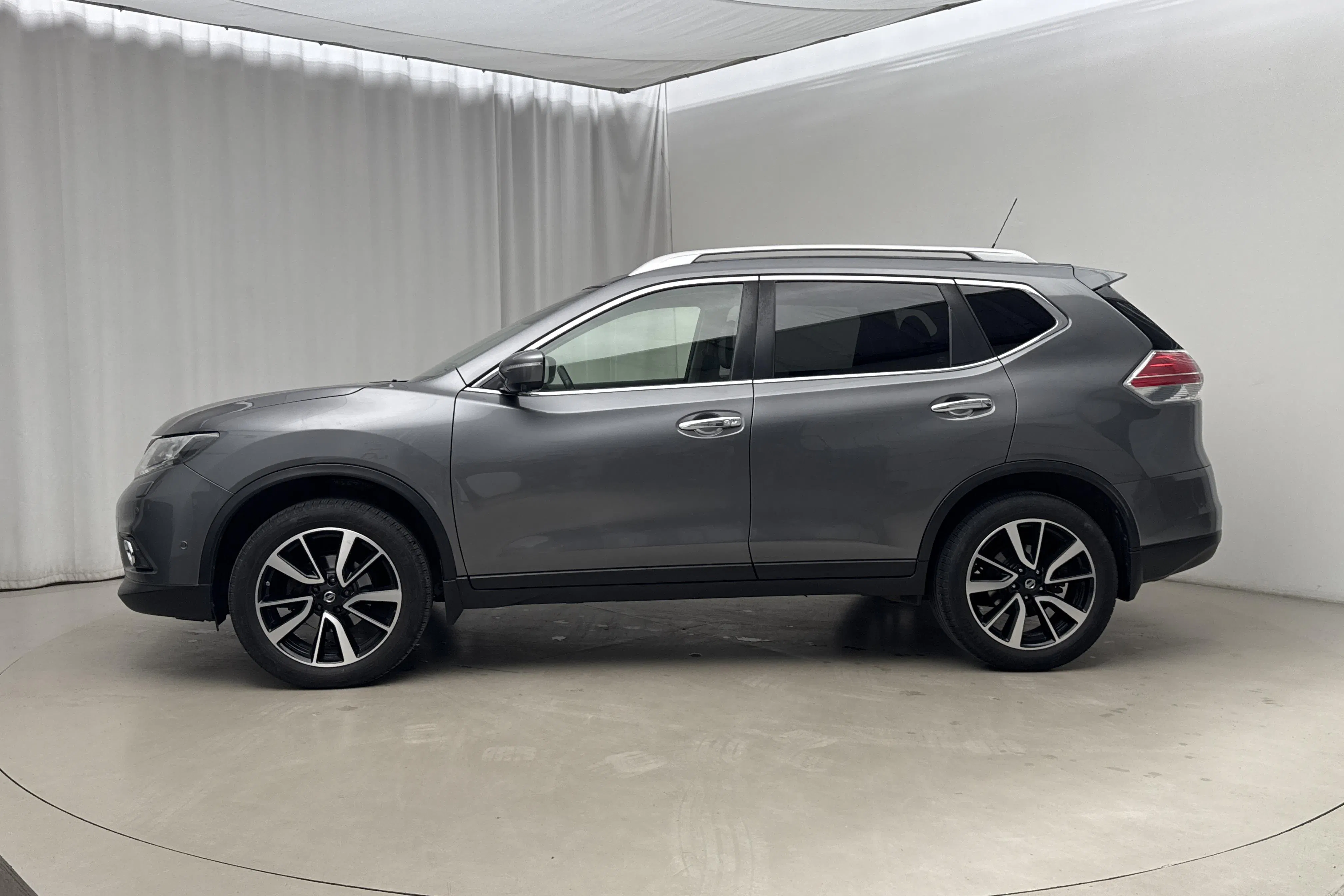 Presentationsfoto 2 av 16: Nissan X-trail 1.6 dCi 4WD (130hk) - 16 812 mil - Manuell - grå - 2016