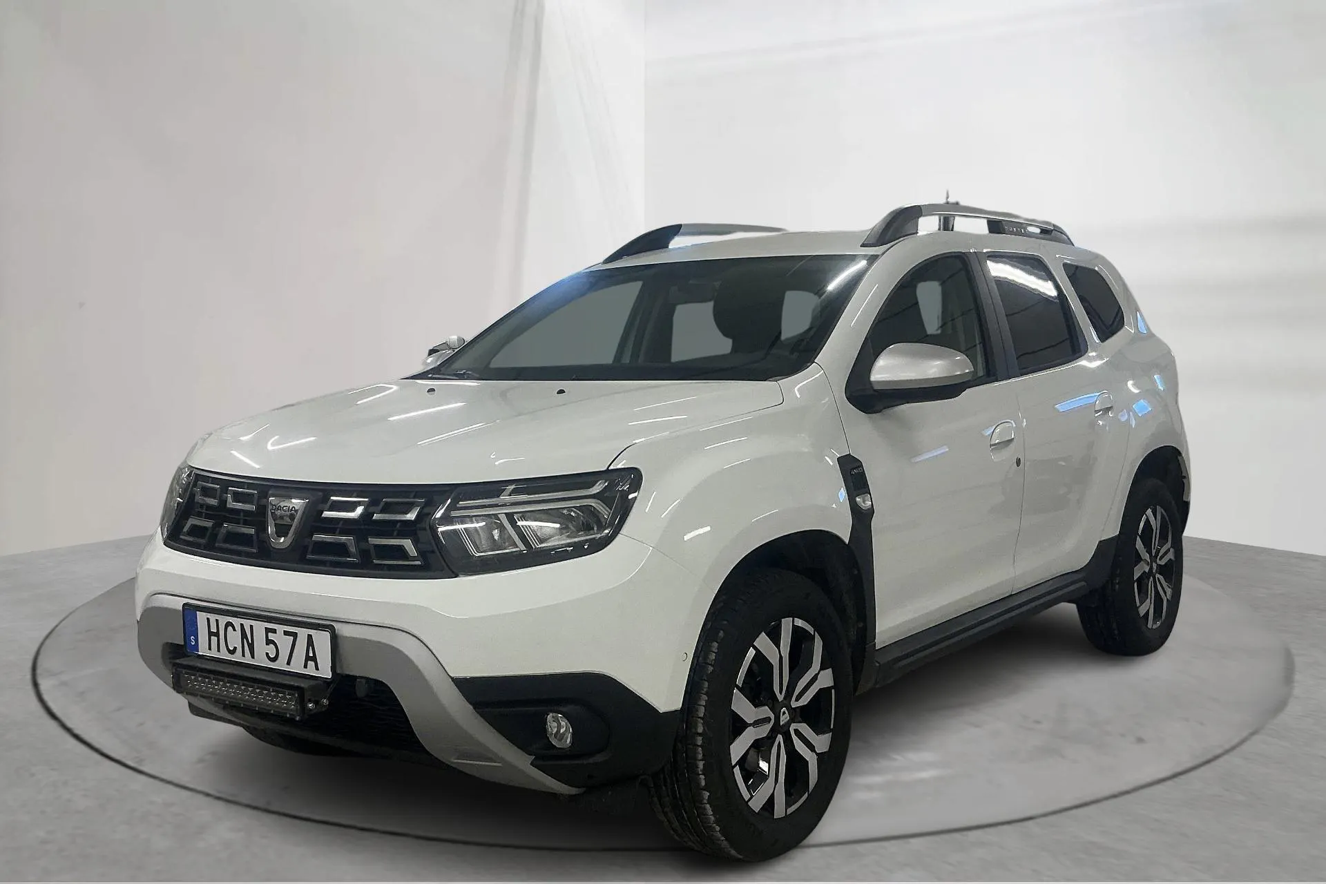Presentationsfoto 1 av 19: Dacia Duster 1.5 dCi 4x4 (115hk) - 11 370 mil - Manuell - vit - 2023
