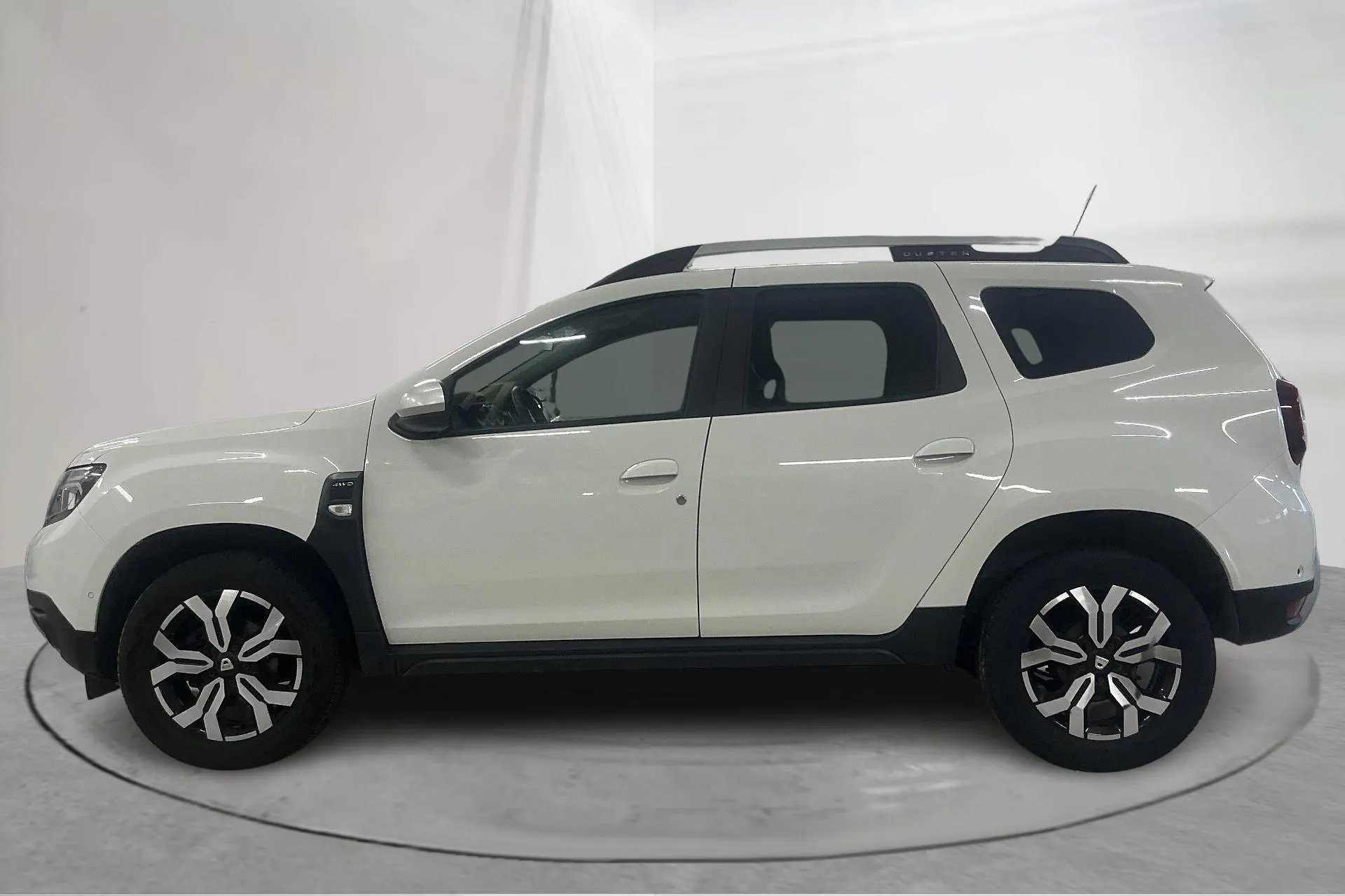 Presentationsfoto 2 av 19: Dacia Duster 1.5 dCi 4x4 (115hk) - 11 370 mil - Manuell - vit - 2023