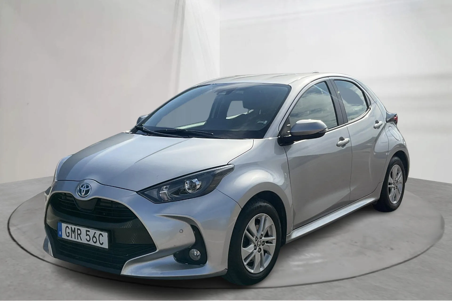 Presentationsfoto 1 av 14: Toyota Yaris 1.5 Hybrid 5dr (116hk) - 10 015 mil - Automat - silver - 2023