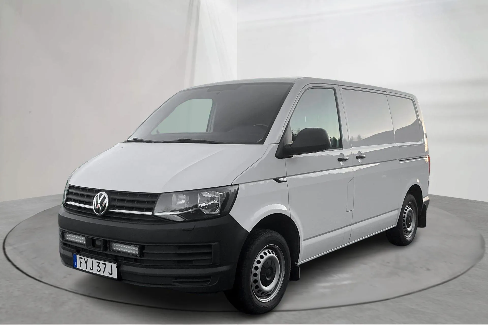 Presentationsfoto 1 av 15: VW Transporter T6 2.0 TDI BMT Skåp (150hk) - 16 787 mil - Automat - vit - 2019