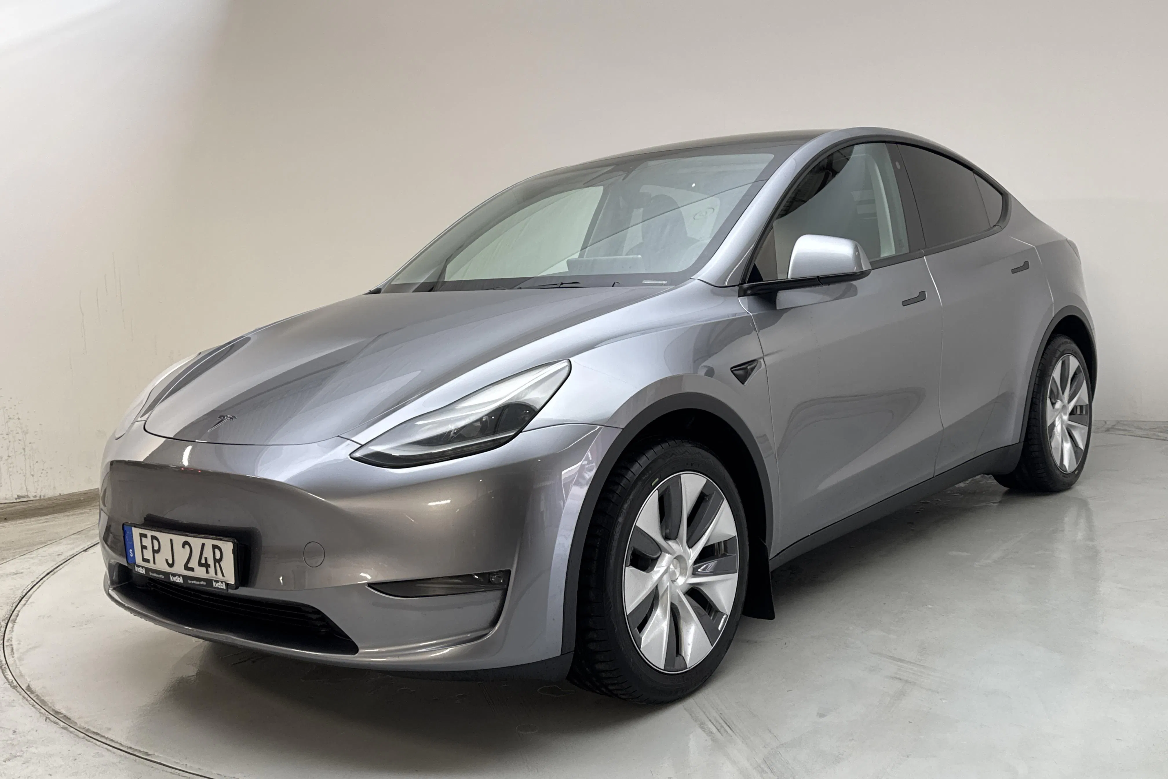 Presentationsfoto 1 av 18: Tesla Model Y Long Range Dual Motor AWD - 11 743 mil - Automat - grå - 2024