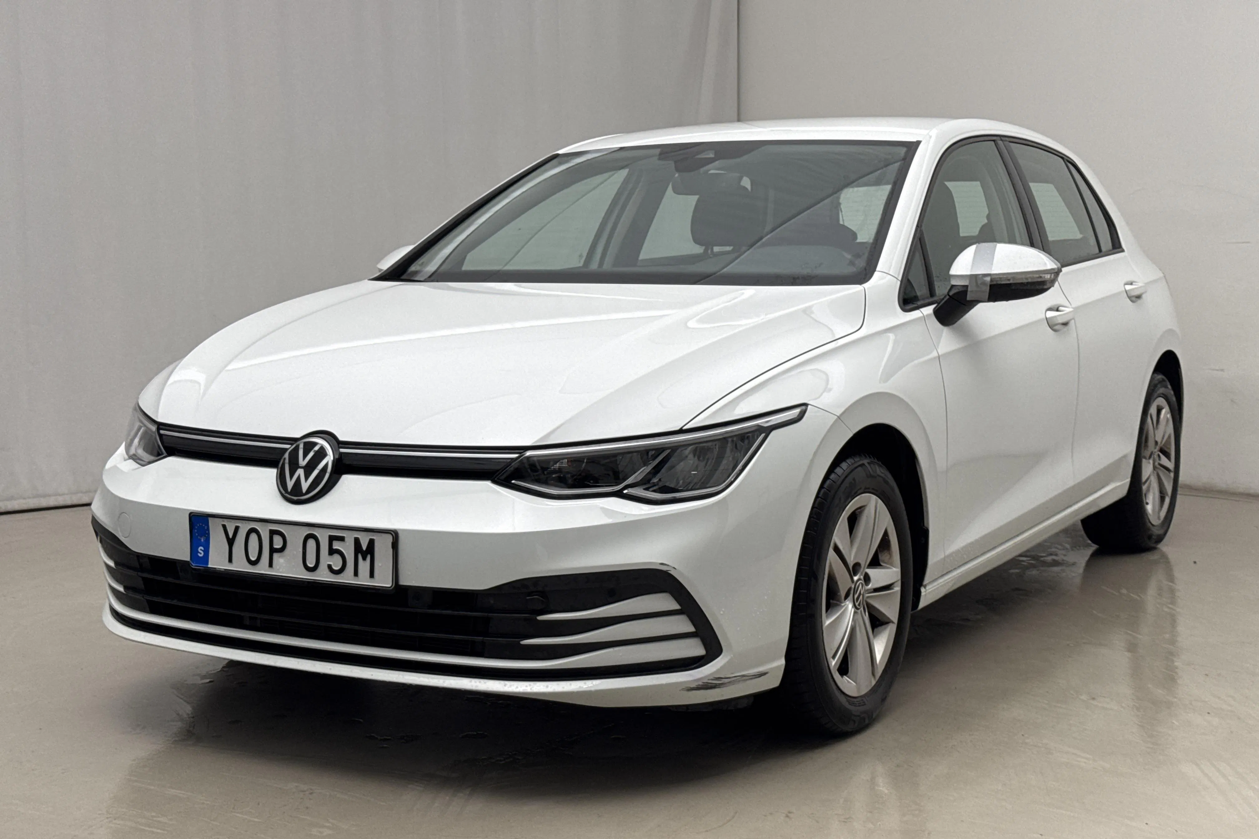 Presentation photo 1 of 17: VW Golf VIII TGI 5dr (130hk) - 51 700 km - Automatic - white - 2023