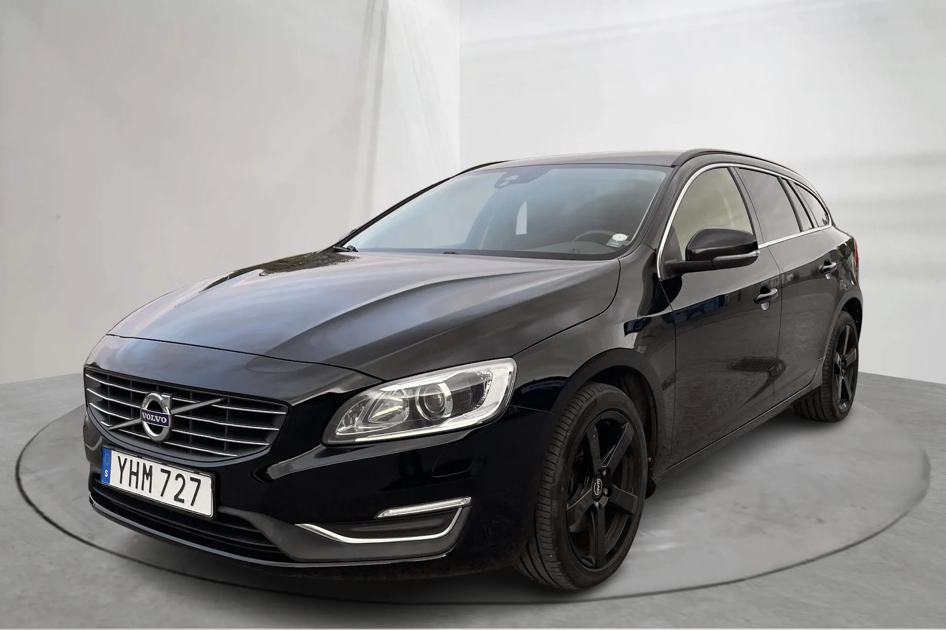 Presentationsfoto 1 av 20: Volvo V60 D4 (190hk) - 26 946 mil - Automat - svart - 2017