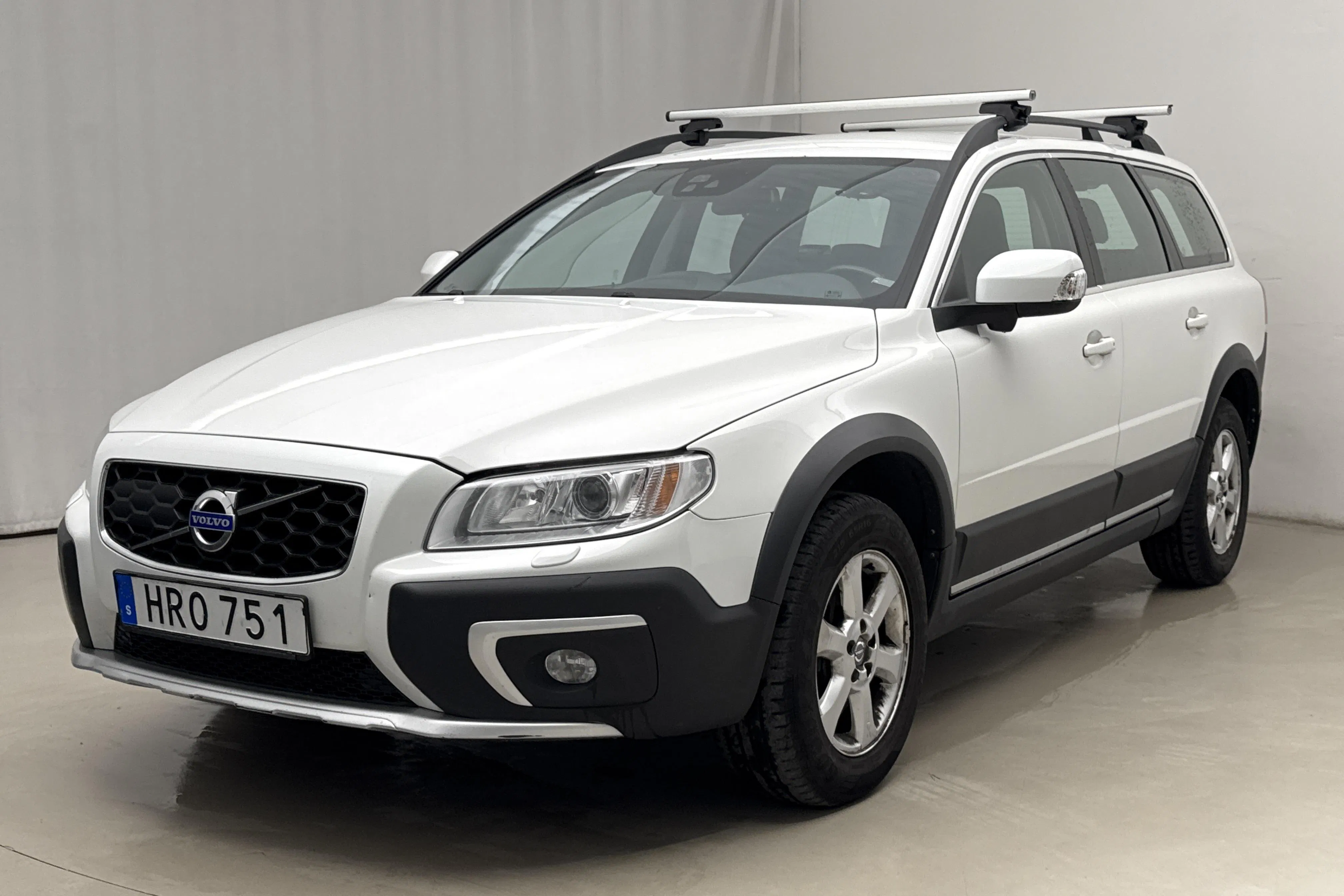 Presentationsfoto 1 av 16: Volvo XC70 II D4 AWD (181hk) - 22 715 mil - Automat - vit - 2015