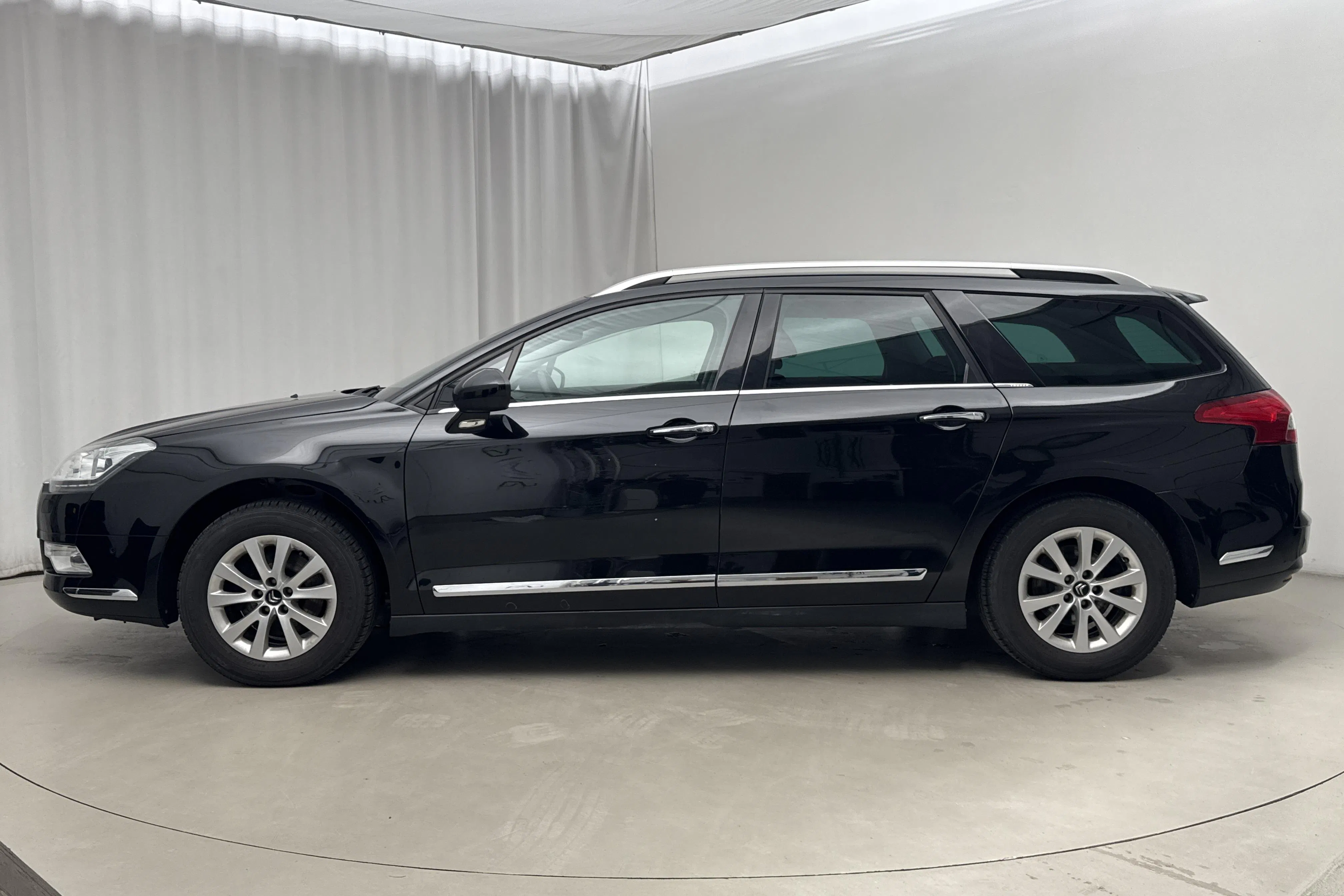 Presentation photo 2 of 12: Citroën C5 III 1.6 HDI Tourer (115hk) - 127 020 km - Automatic - black - 2014