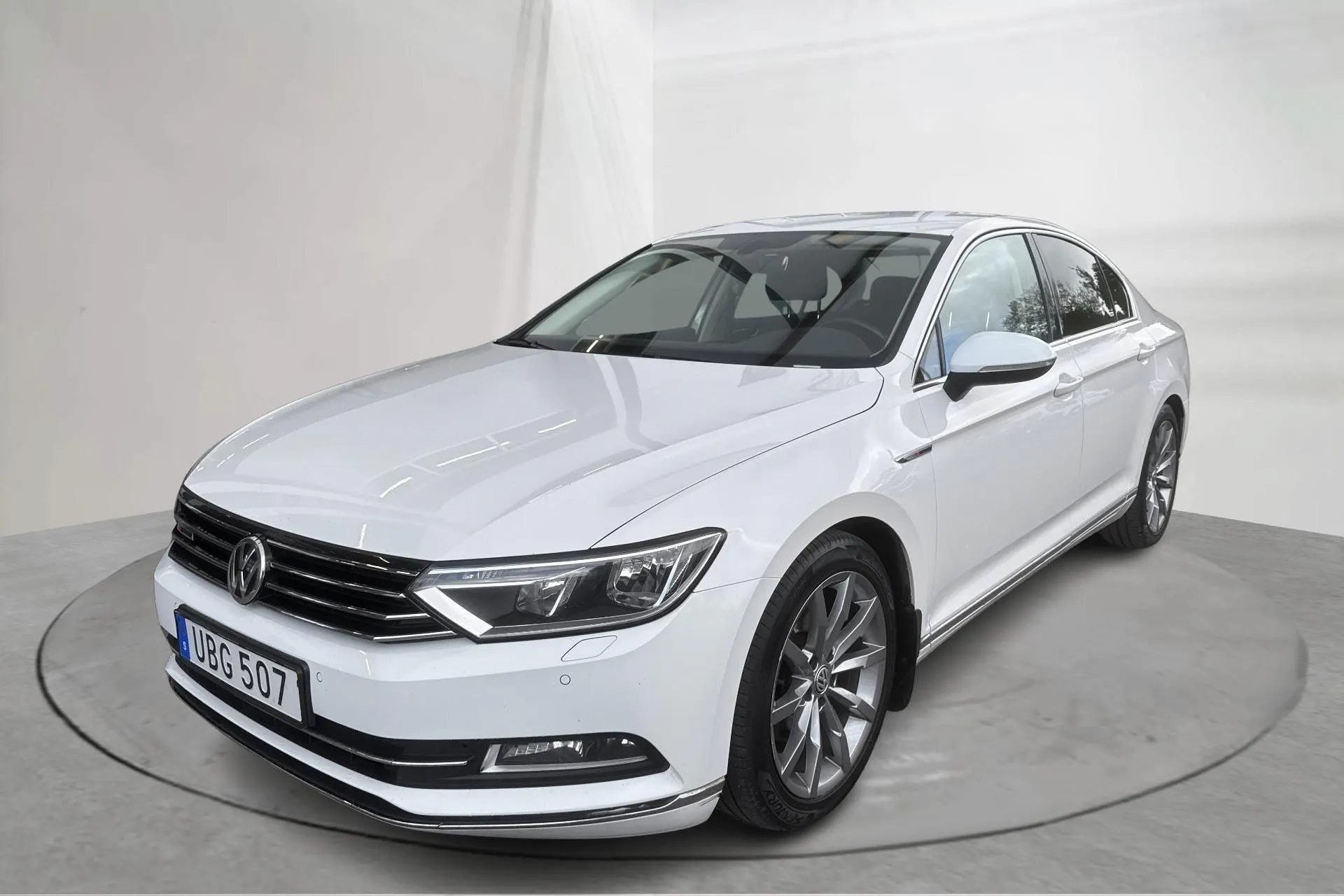 Presentationsfoto 1 av 15: VW Passat 2.0 TDI 4MOTION (190hk) - 25 266 mil - Automat - vit - 2015