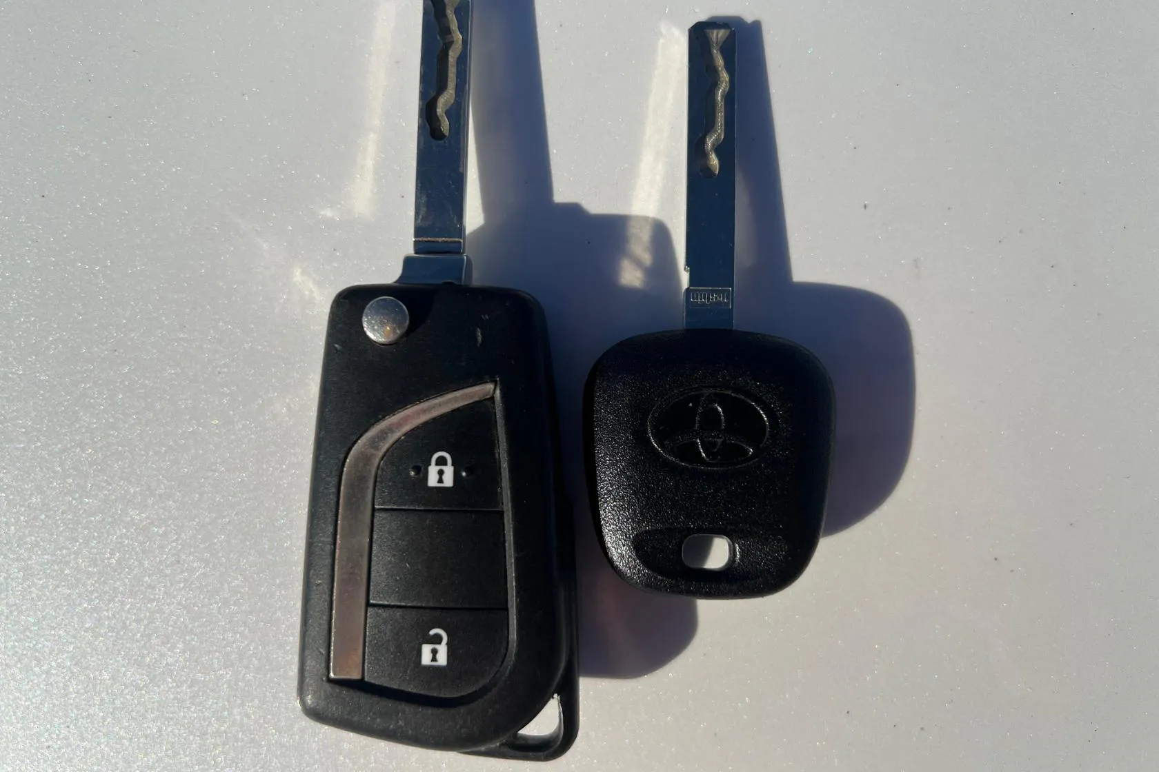 Presentationsfoto 15 av 15: Toyota Yaris 1.5 HSD 5dr (101hk) - 16 061 mil - Automat - röd - 2015