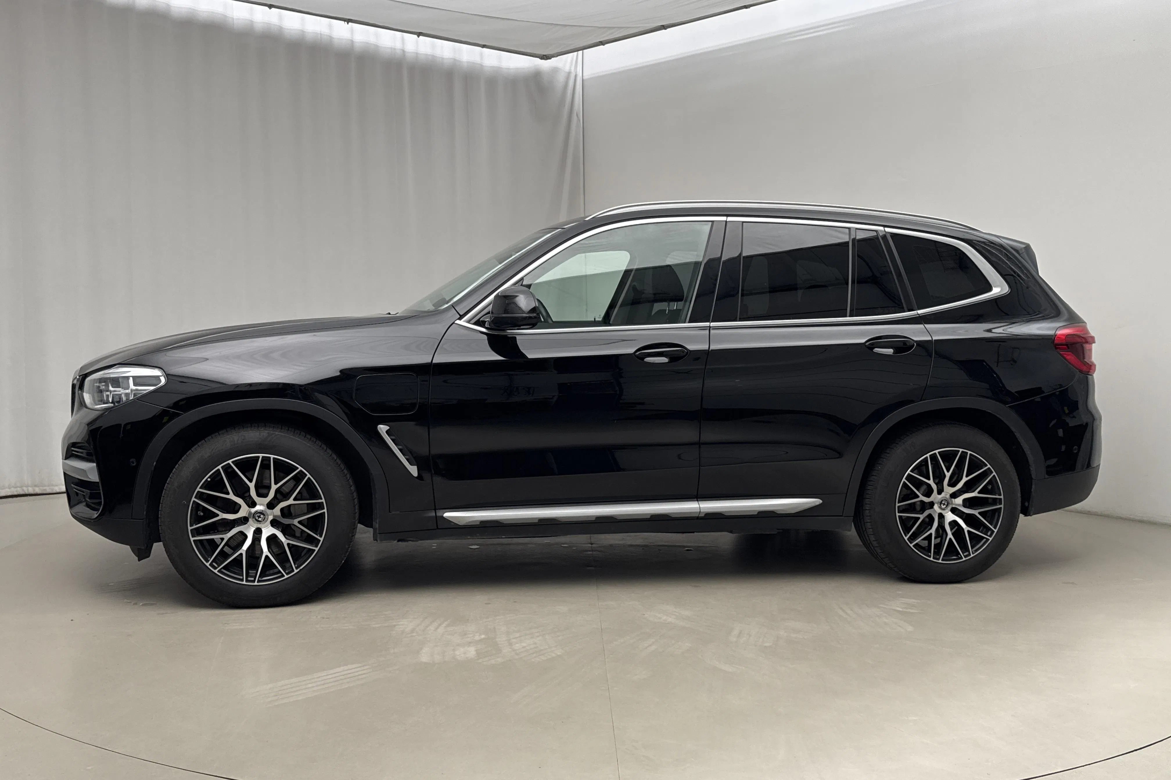 Presentationsfoto 2 av 22: BMW X3 xDrive30e, G01 (292hk) - 10 214 mil - Automat - svart - 2021