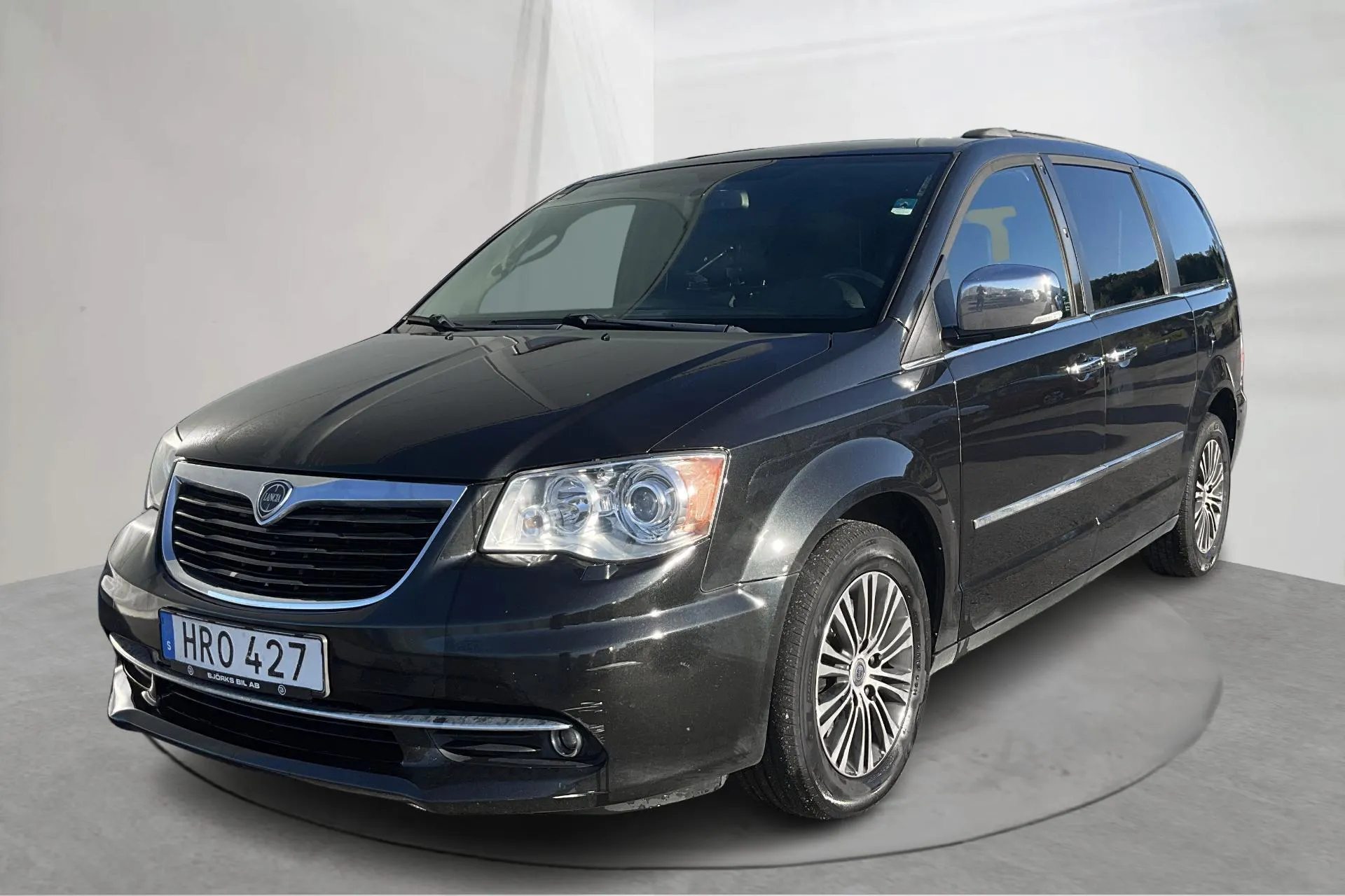 Presentationsfoto 1 av 19: Lancia Lancia Voyager 2.8 Multi-Jet (178hk) - 21 680 mil - Automat - svart - 2015