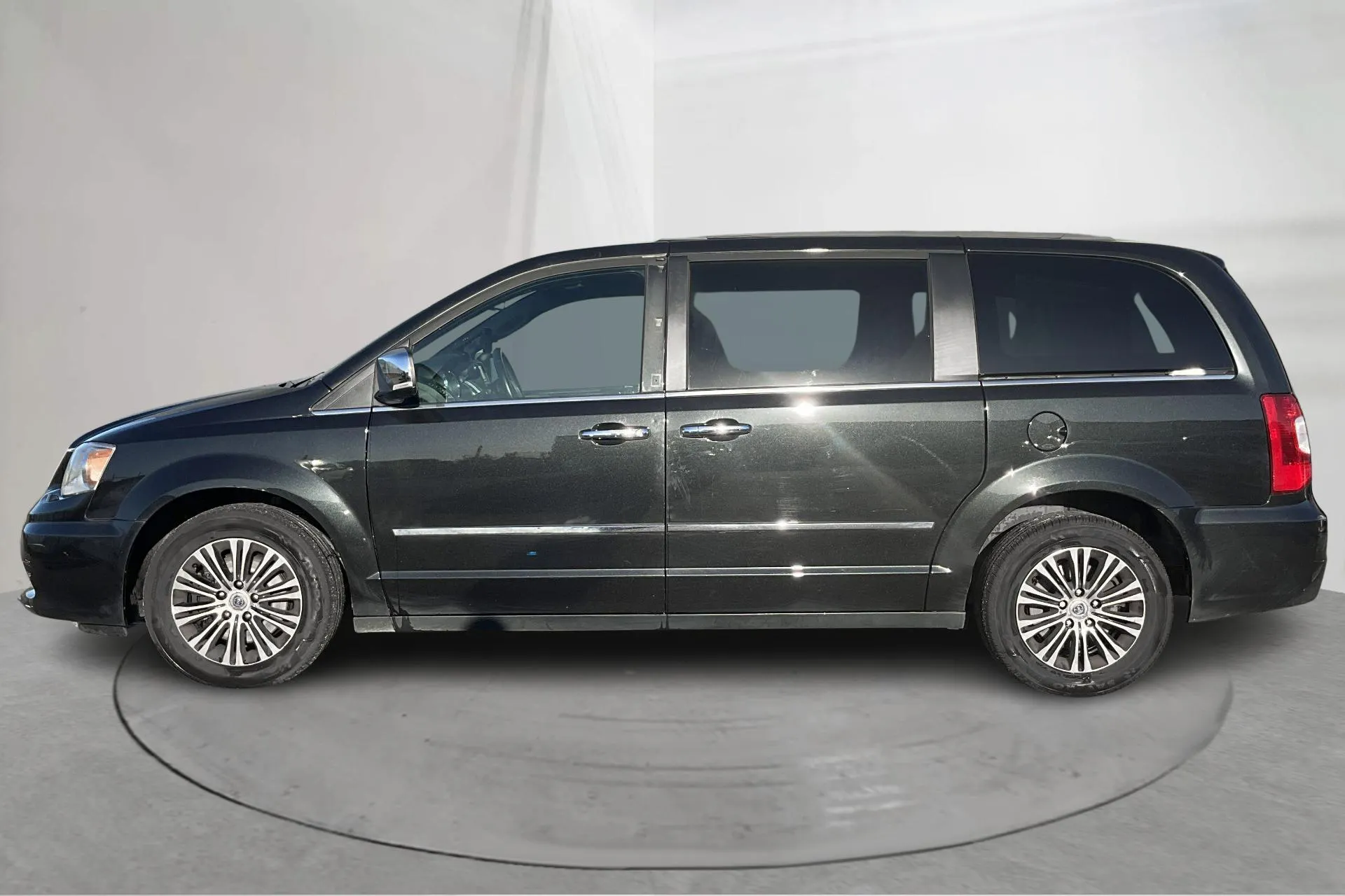 Presentationsfoto 2 av 19: Lancia Lancia Voyager 2.8 Multi-Jet (178hk) - 21 680 mil - Automat - svart - 2015