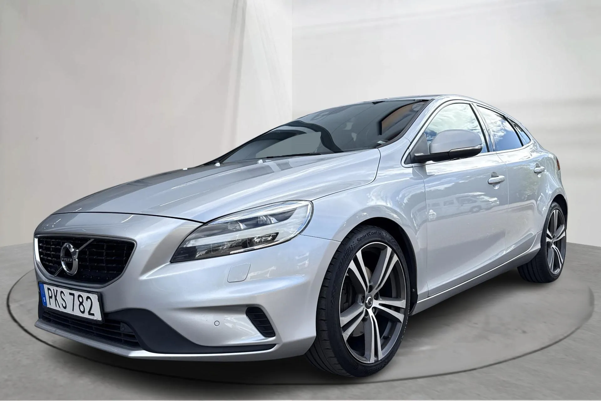 Presentationsfoto 1 av 16: Volvo V40 T5 (245hk) - 15 987 mil - Automat - silver - 2018