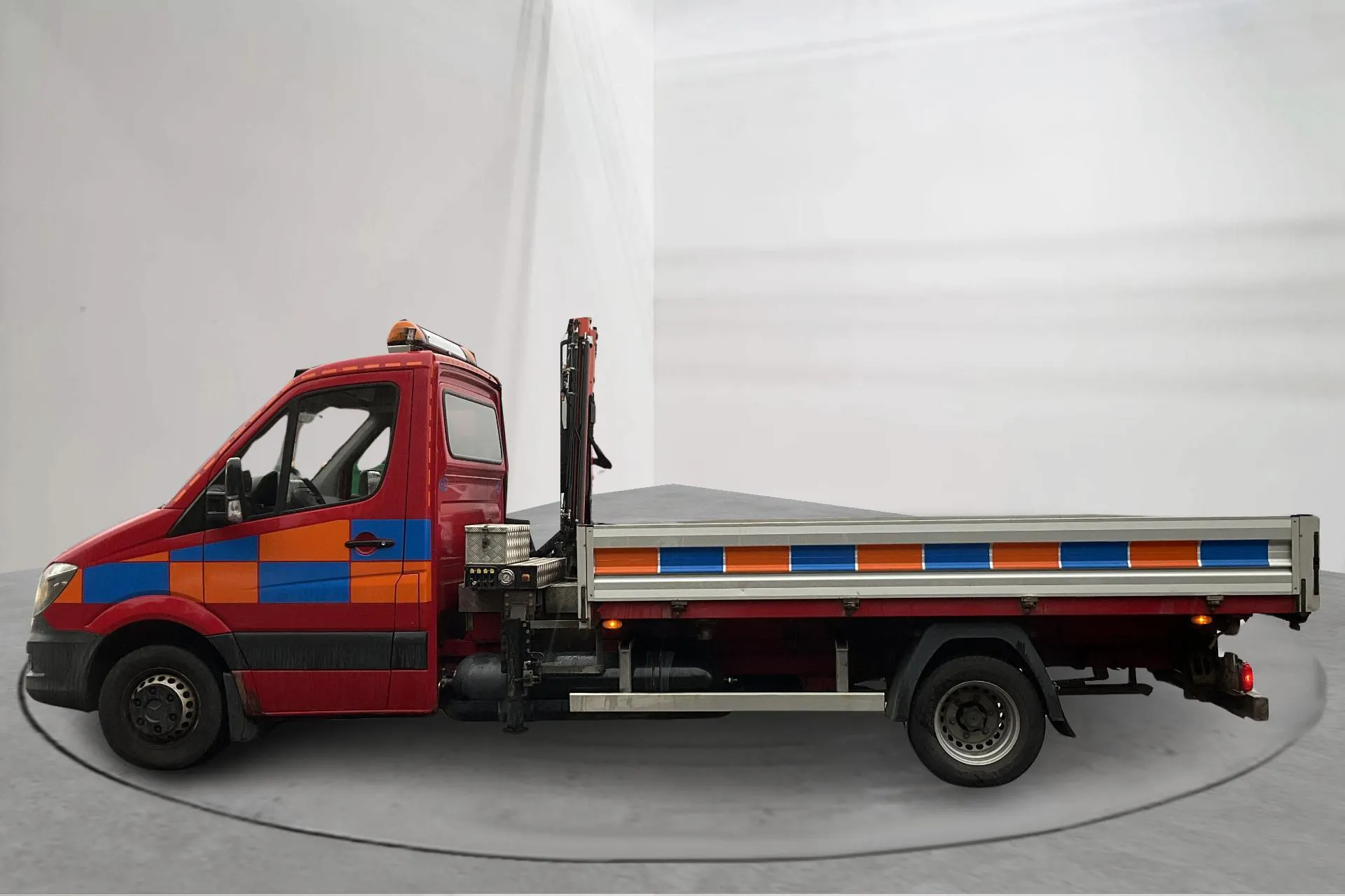 Presentation photo 2 of 27: Mercedes Sprinter 516 NGT Pickup (156hk) - 144 842 km - Automatic - red - 2014