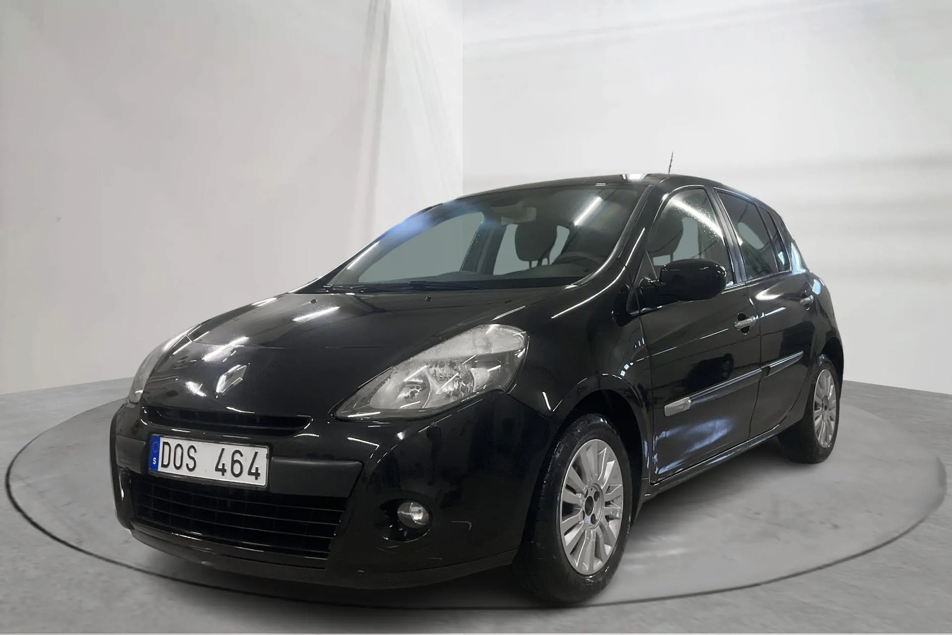 Presentationsfoto 1 av 16: Renault Clio III 1.2 Flex Fuel 5dr (75hk) - 12 770 mil - Manuell - svart - 2010