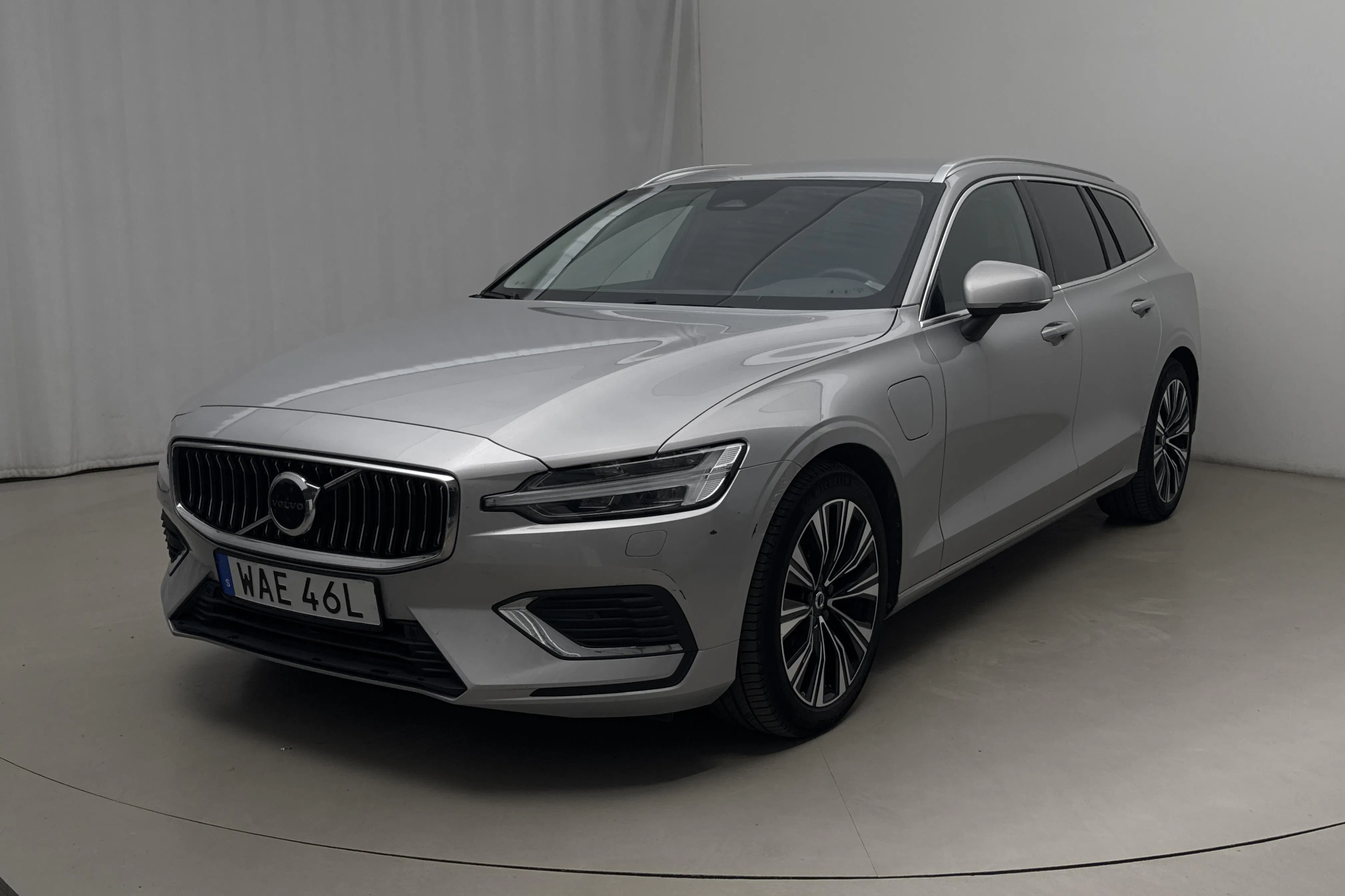 Presentation photo 1 of 20: Volvo V60 T6 AWD Recharge (350hk) - 118 470 km - Automatic - silver - 2023