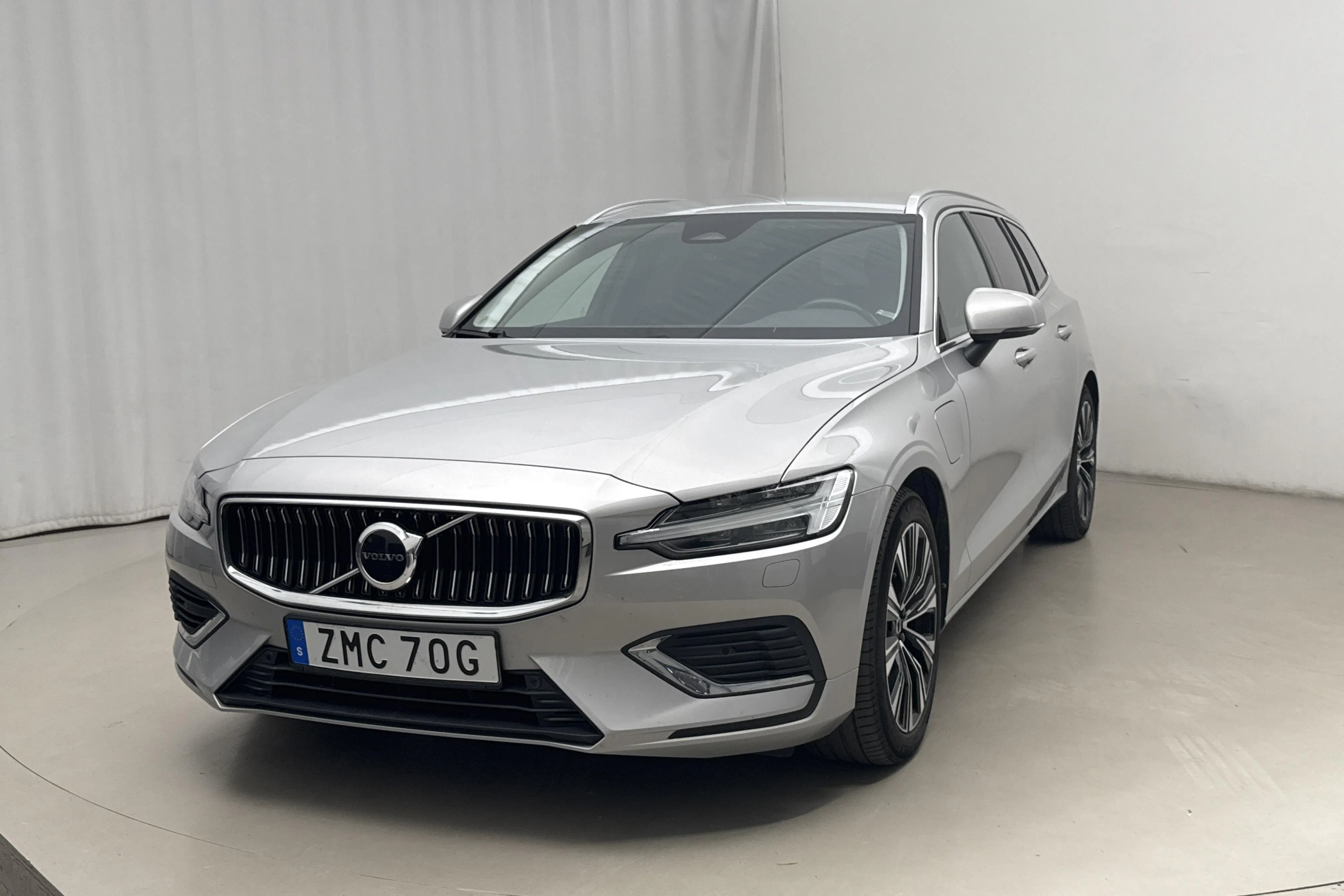 Presentation photo 1 of 20: Volvo V60 T6 AWD Recharge (350hk) - 84 690 km - Automatic - silver - 2023