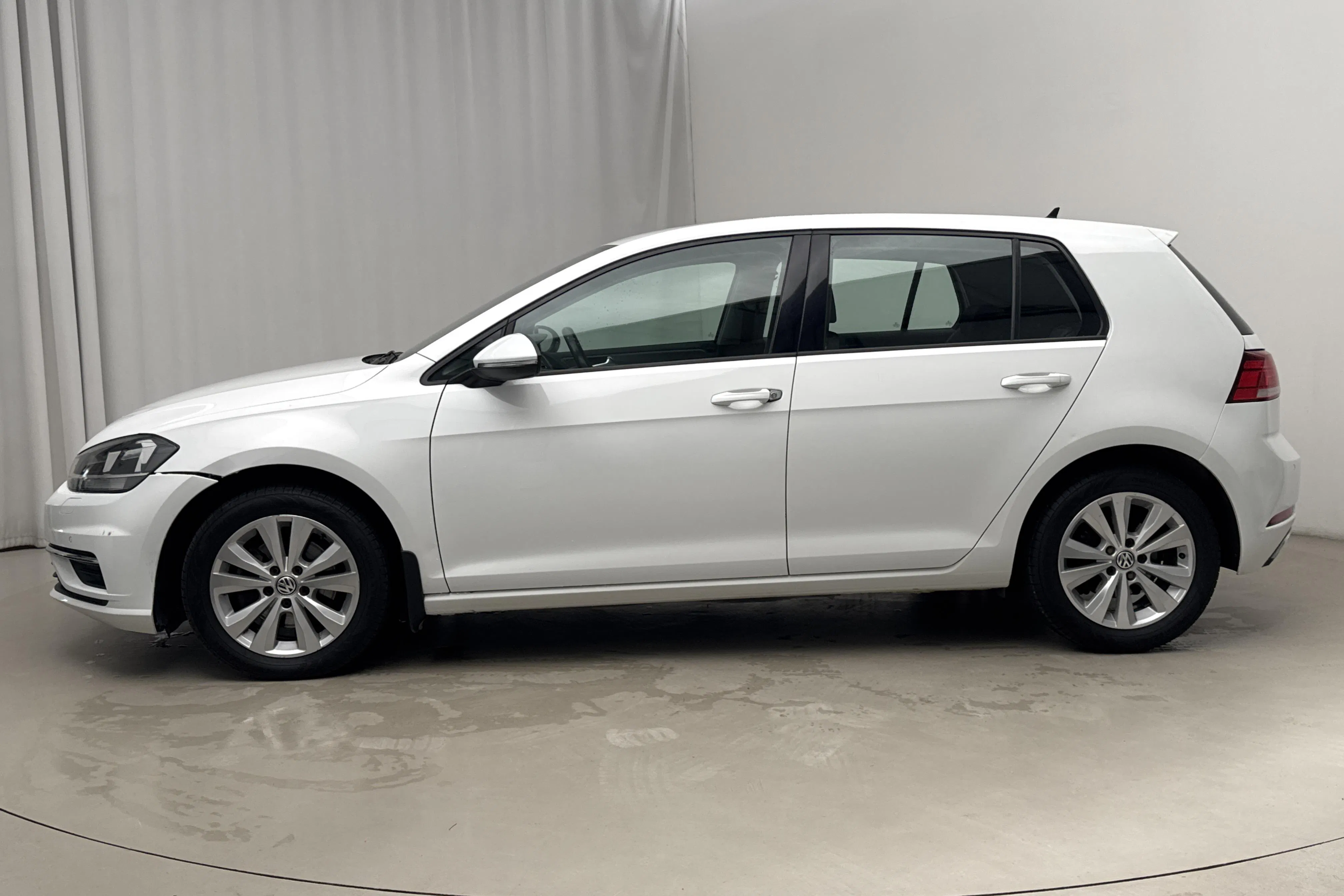 Presentationsfoto 2 av 15: VW Golf VII 1.4 TSI Multifuel 5dr (125hk) - 14 774 mil - Manuell - vit - 2018