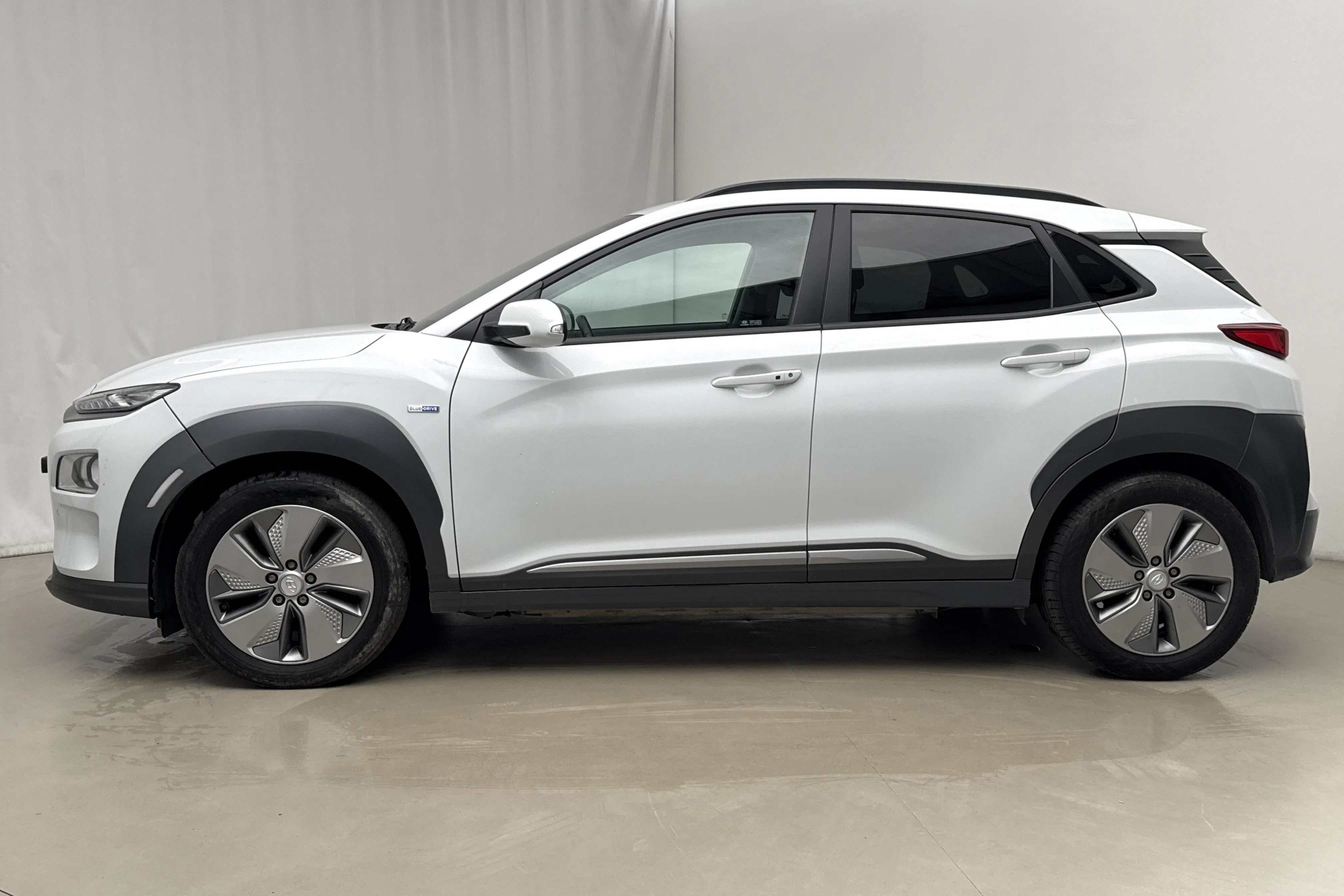 Presentationsfoto 2 av 19: Hyundai Kona Electric Long Range 64kWh (204hk) - 25 718 mil - Automat - vit - 2020