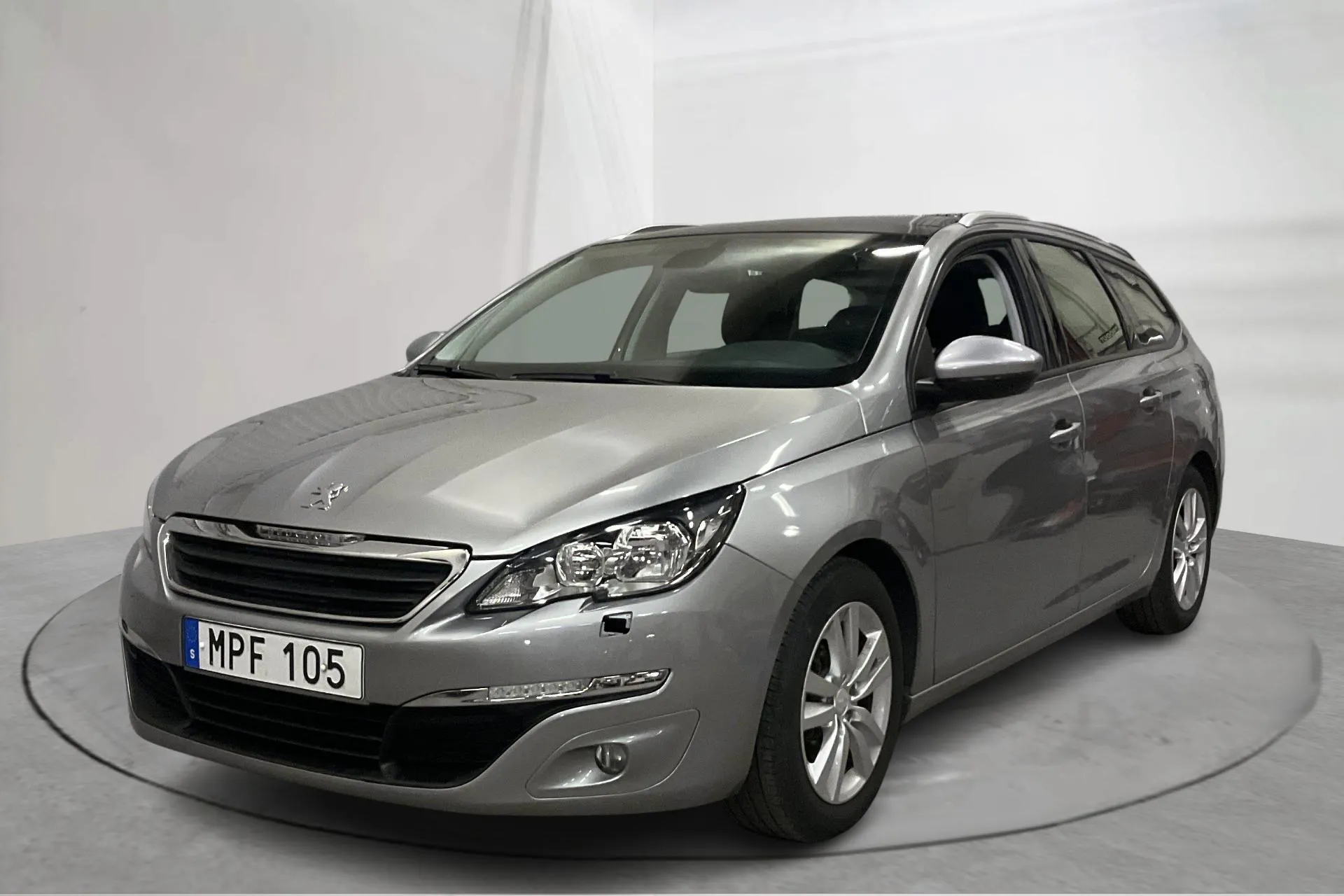 Presentationsfoto 1 av 16: Peugeot 308 SW PureTech (130hk) - 8 632 mil - Manuell - grå - 2015