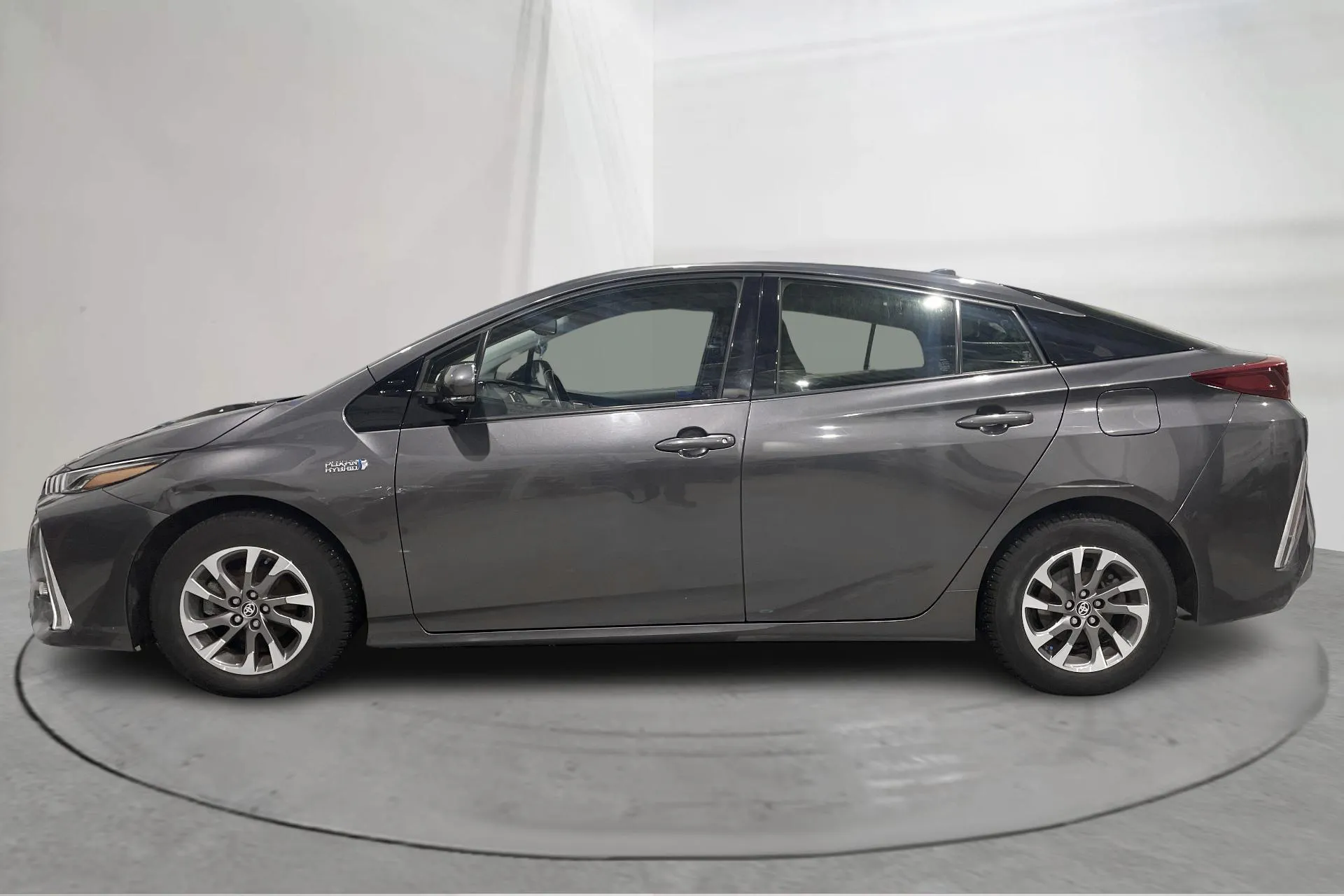 Presentationsfoto 2 av 16: Toyota Prius 1.8 Plug-In (99hk) - 14 488 mil - Automat - Mörkgrå - 2019