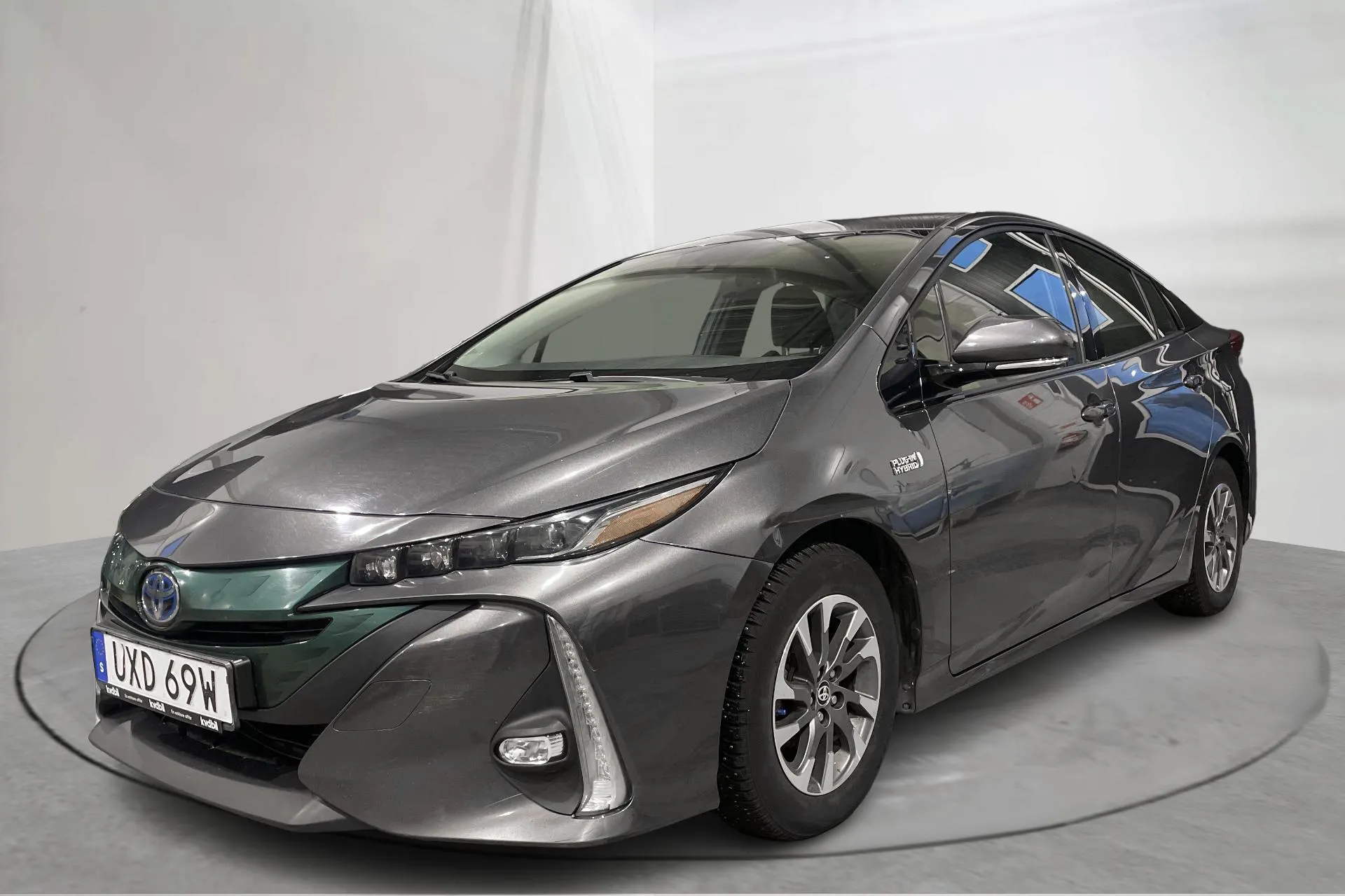 Presentationsfoto 1 av 16: Toyota Prius 1.8 Plug-In (99hk) - 14 488 mil - Automat - Mörkgrå - 2019