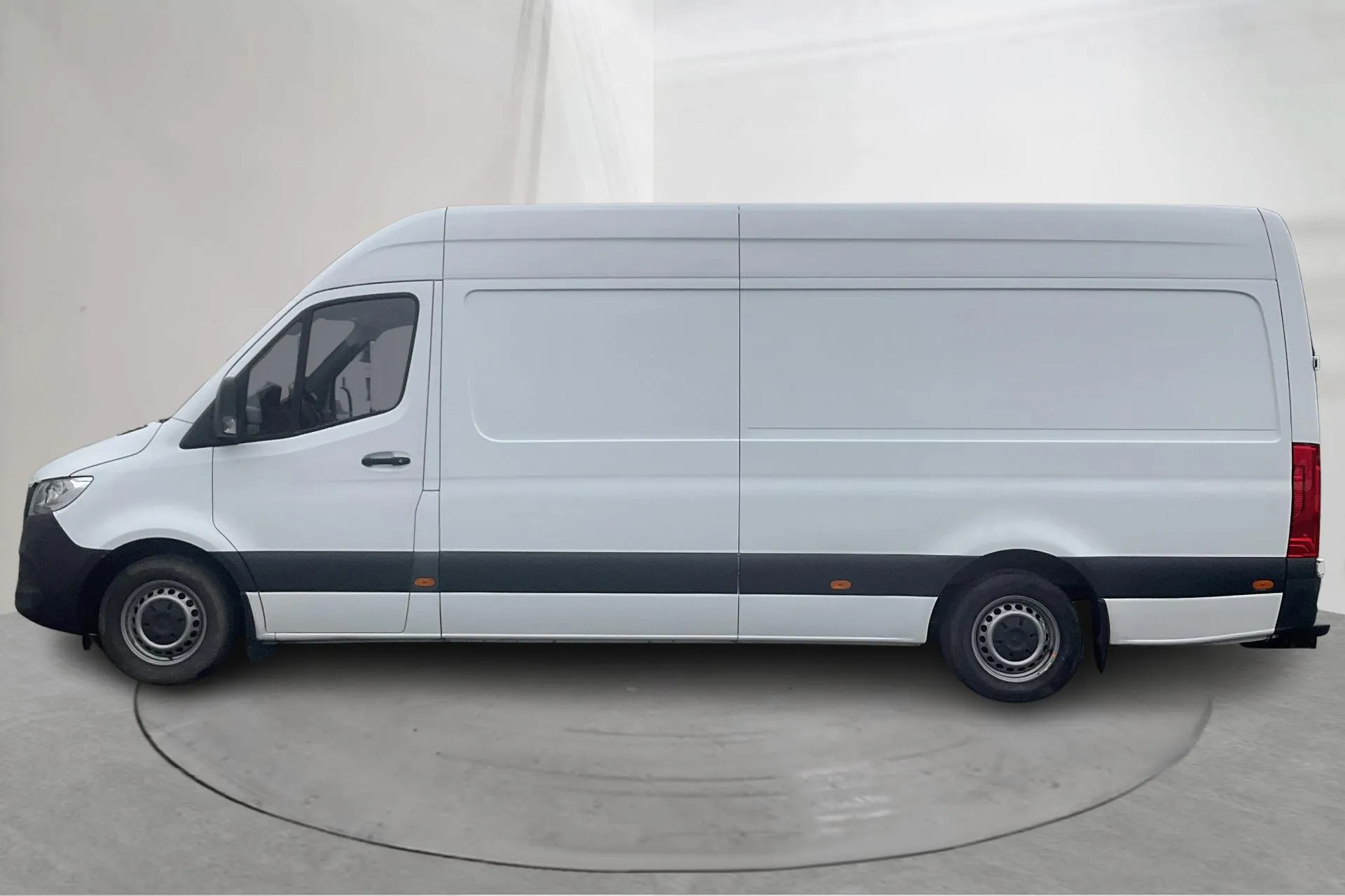 Presentationsfoto 2 av 18: Mercedes Sprinter 316 CDI Skåp RWD (163hk) - 7 775 mil - Automat - vit - 2020