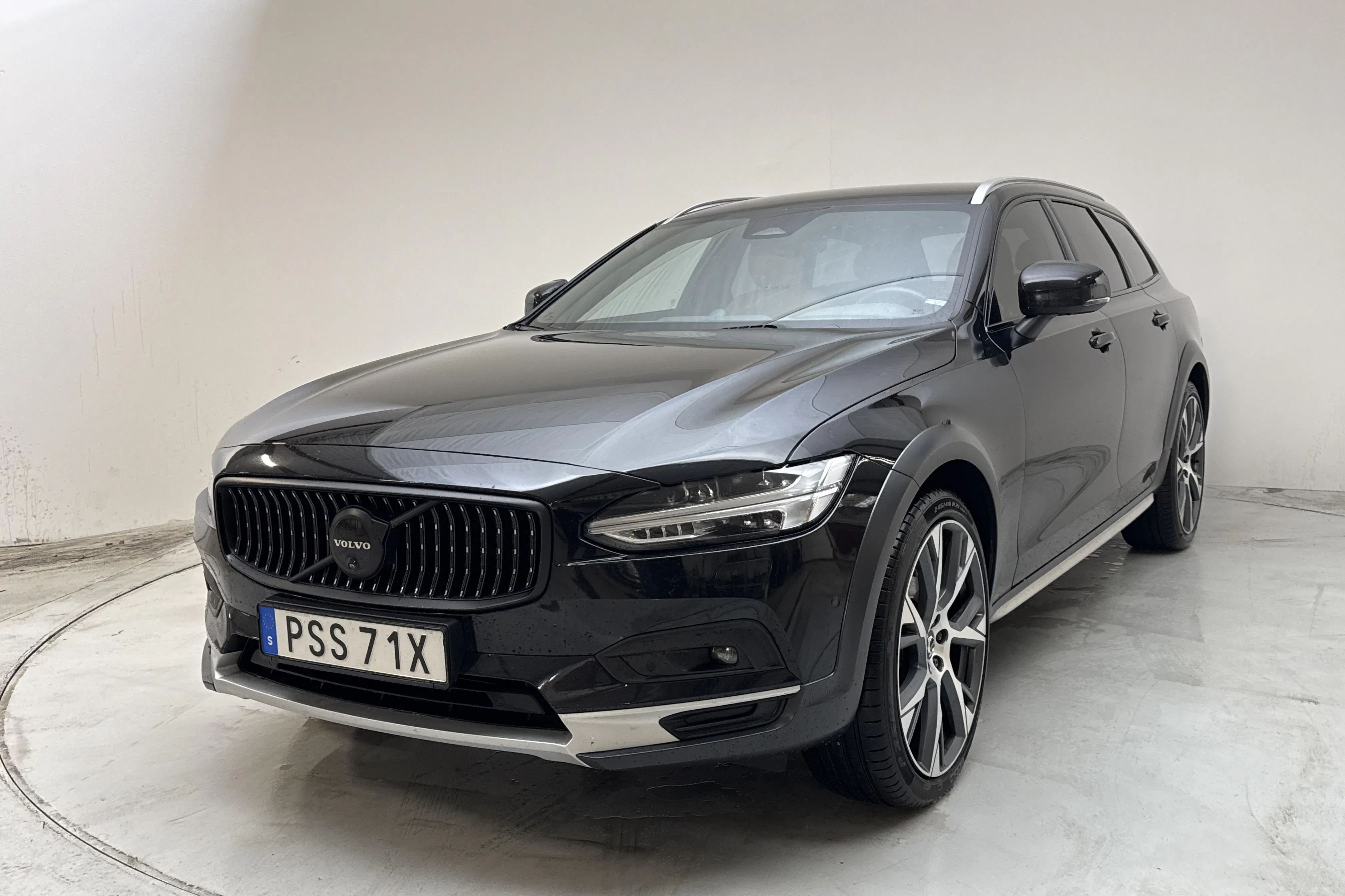 Presentationsfoto 1 av 20: Volvo V90 B4 Cross Country AWD Mildhybrid, Diesel (197hk) - 14 219 mil - Automat - svart - 2024
