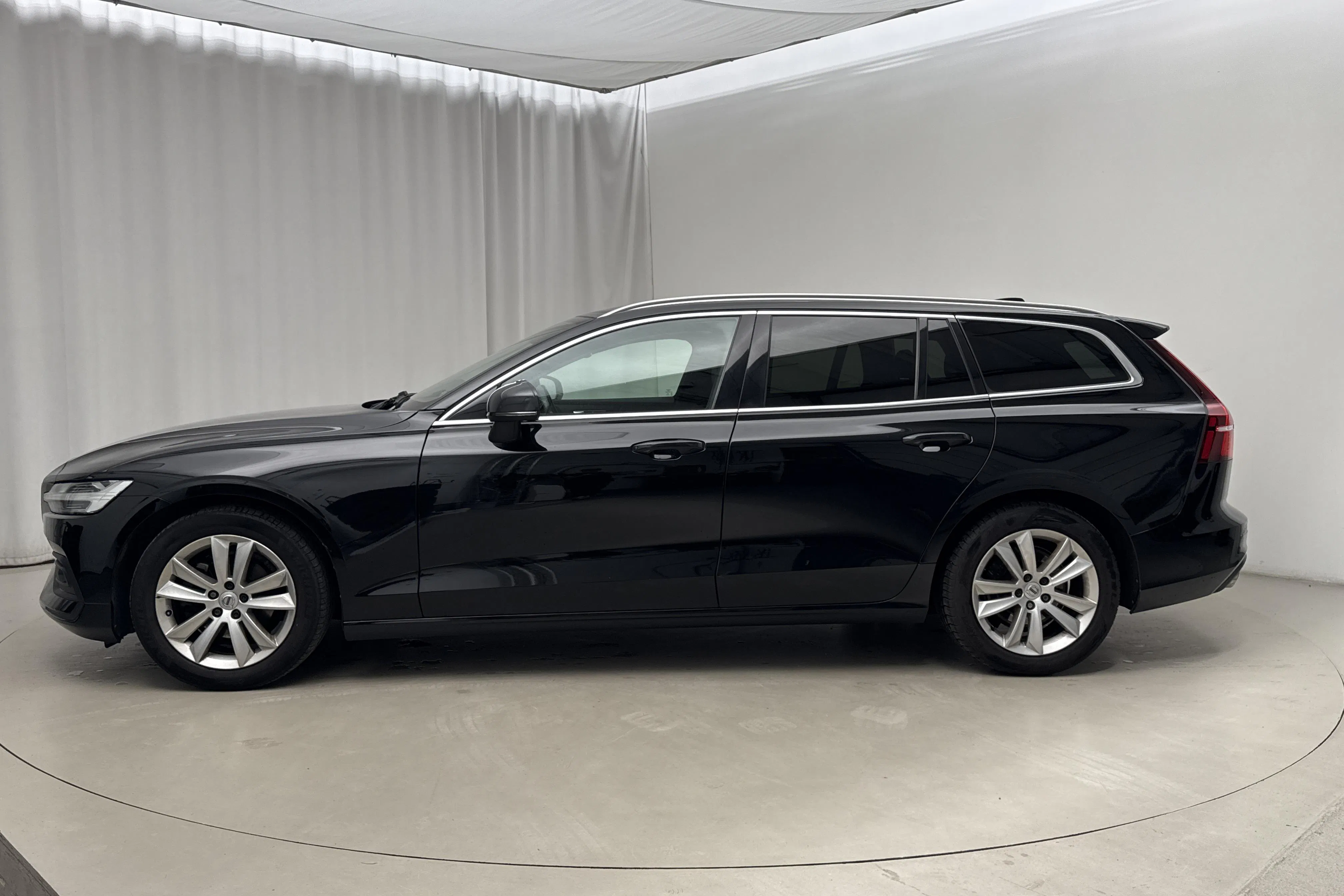 Presentation photo 2 of 17: Volvo V60 D4 (190hk) - 130 710 km - Automatic - black - 2020