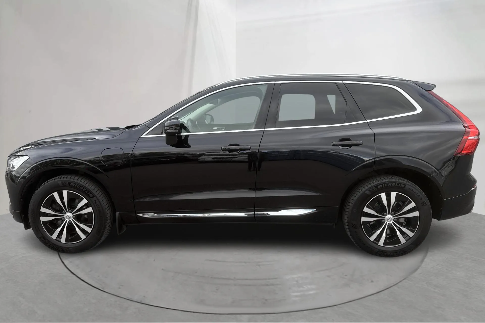 Presentationsfoto 2 av 21: Volvo XC60 T6 AWD Recharge (340hk) - 12 798 mil - Automat - svart - 2021