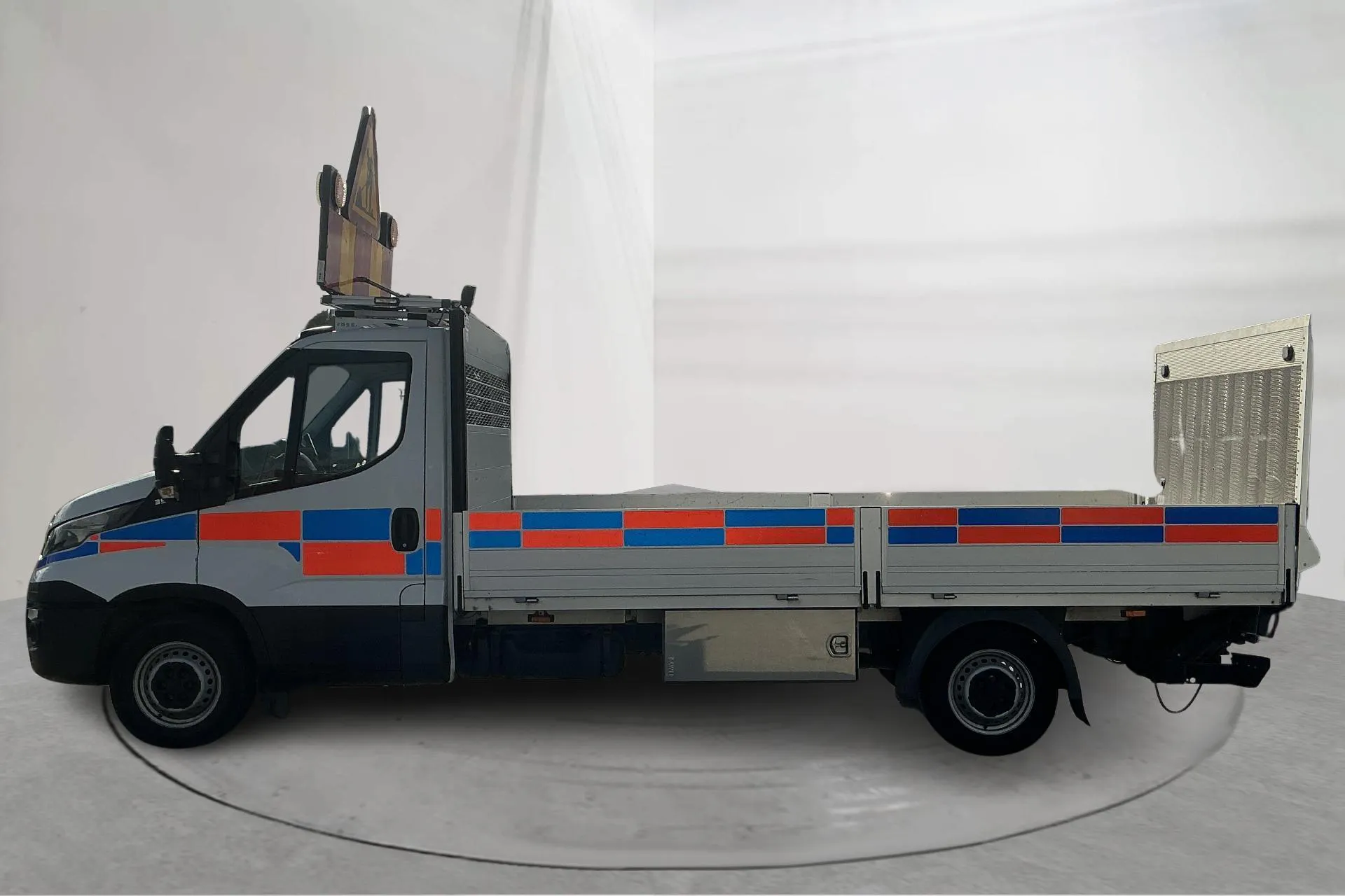 Presentation photo 2 of 15: Iveco Daily 35 2.3 (156hk) - 99 000 km - Automatic - white - 2017