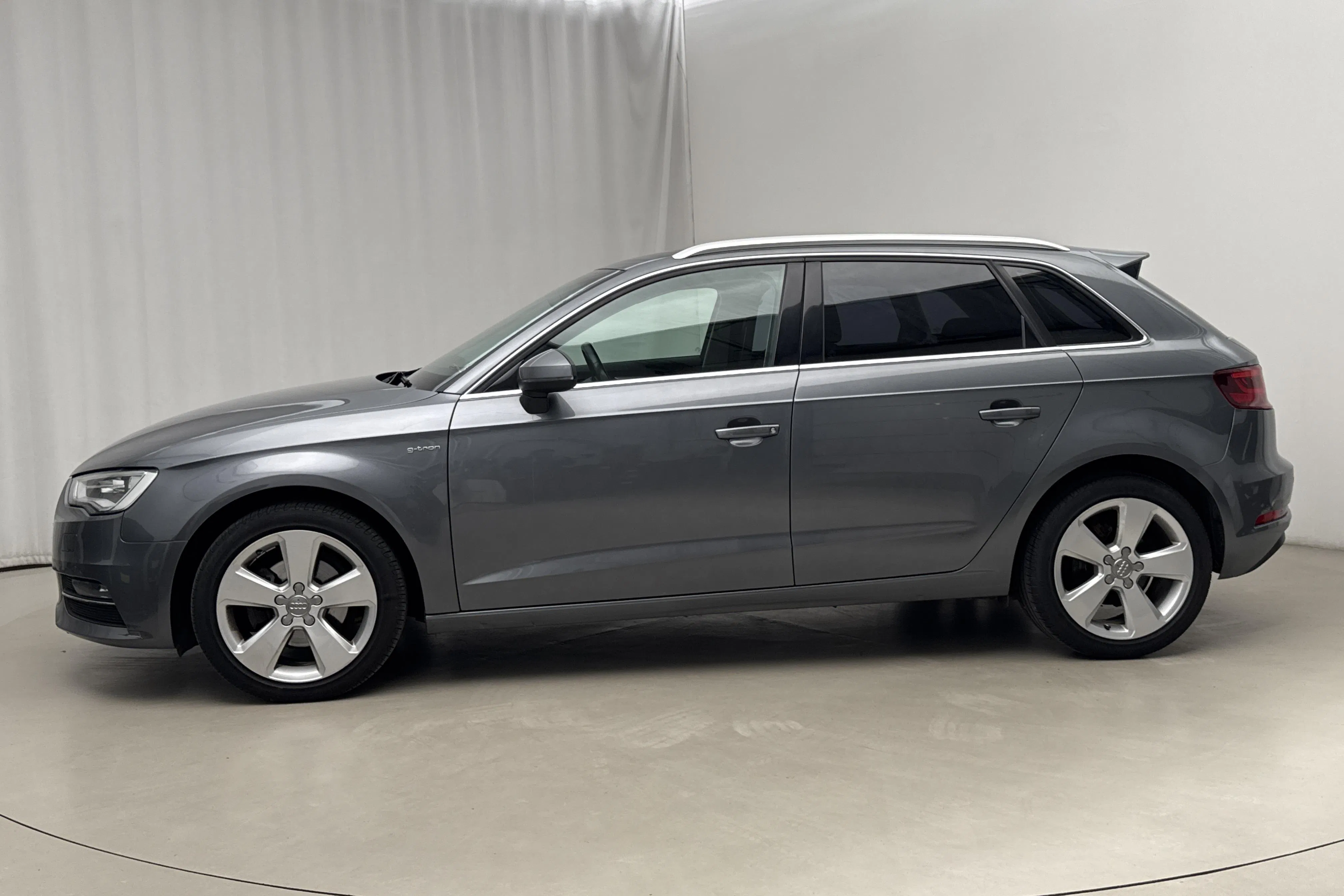 Presentationsfoto 2 av 15: Audi A3 1.4 TFSI g-tron Sportback (110hk) - 20 287 mil - Automat - grå - 2015
