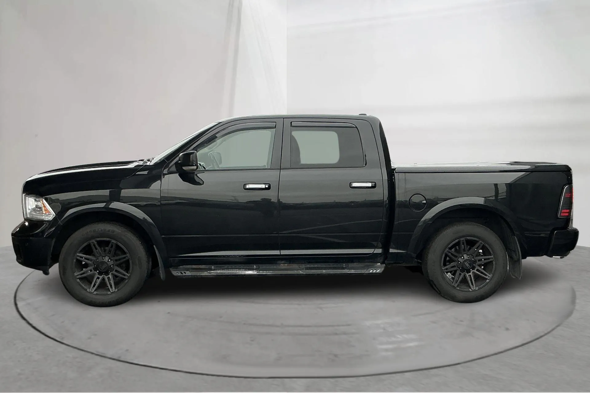 Presentationsfoto 2 av 15: Dodge RAM 1500 5.7 4WD (401hk) - 24 875 mil - Automat - svart - 2018