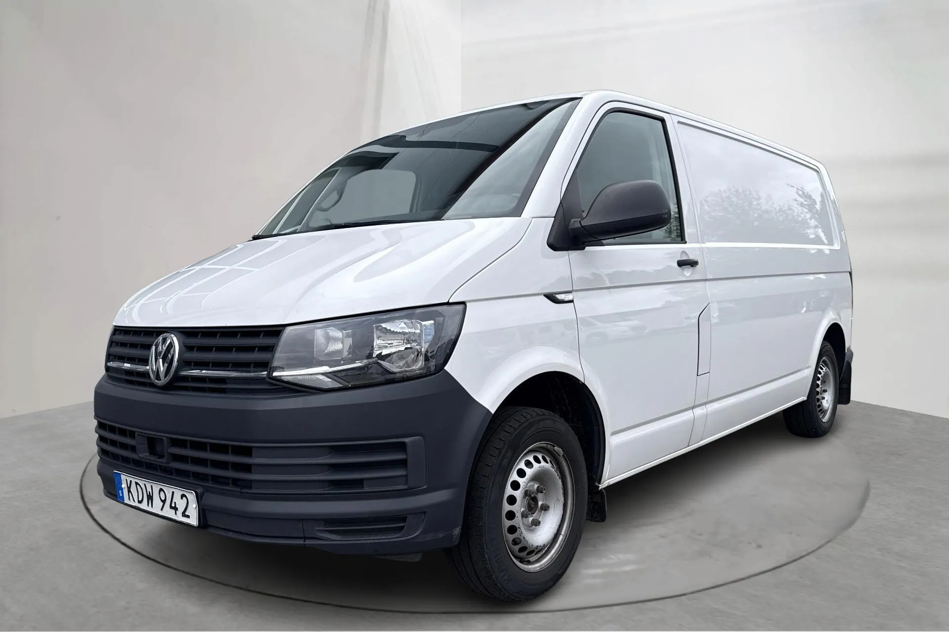 Presentationsfoto 1 av 13: VW Transporter T6 2.0 TDI BMT Skåp (102hk) - 17 761 mil - Manuell - vit - 2018
