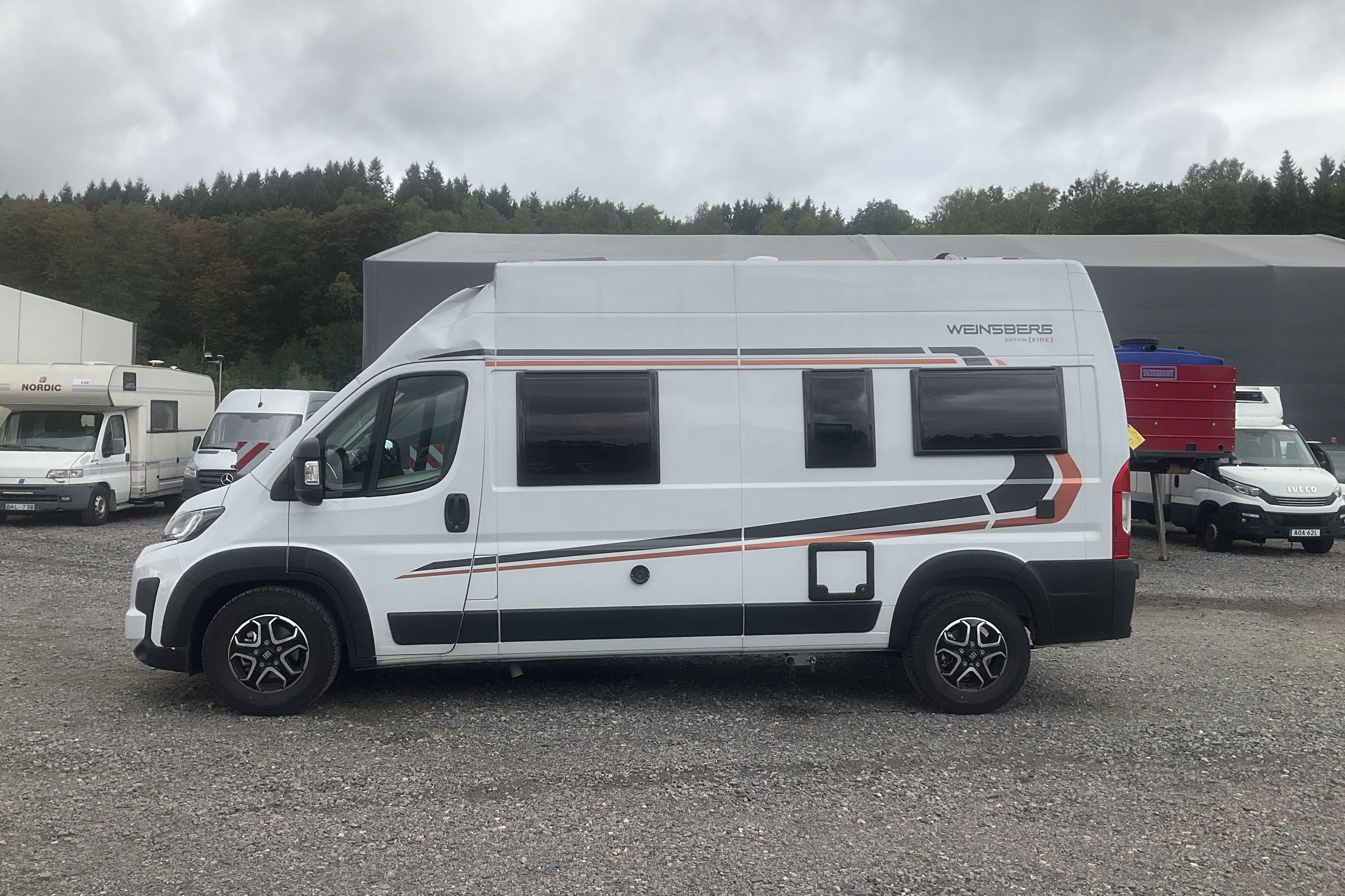 Presentation photo 2 of 30: FIAT WEINSBERG CaraBus 600 EDITION (FIRE) Campingbil Karosskadad - 5 300 km - Automatic - white - 2026