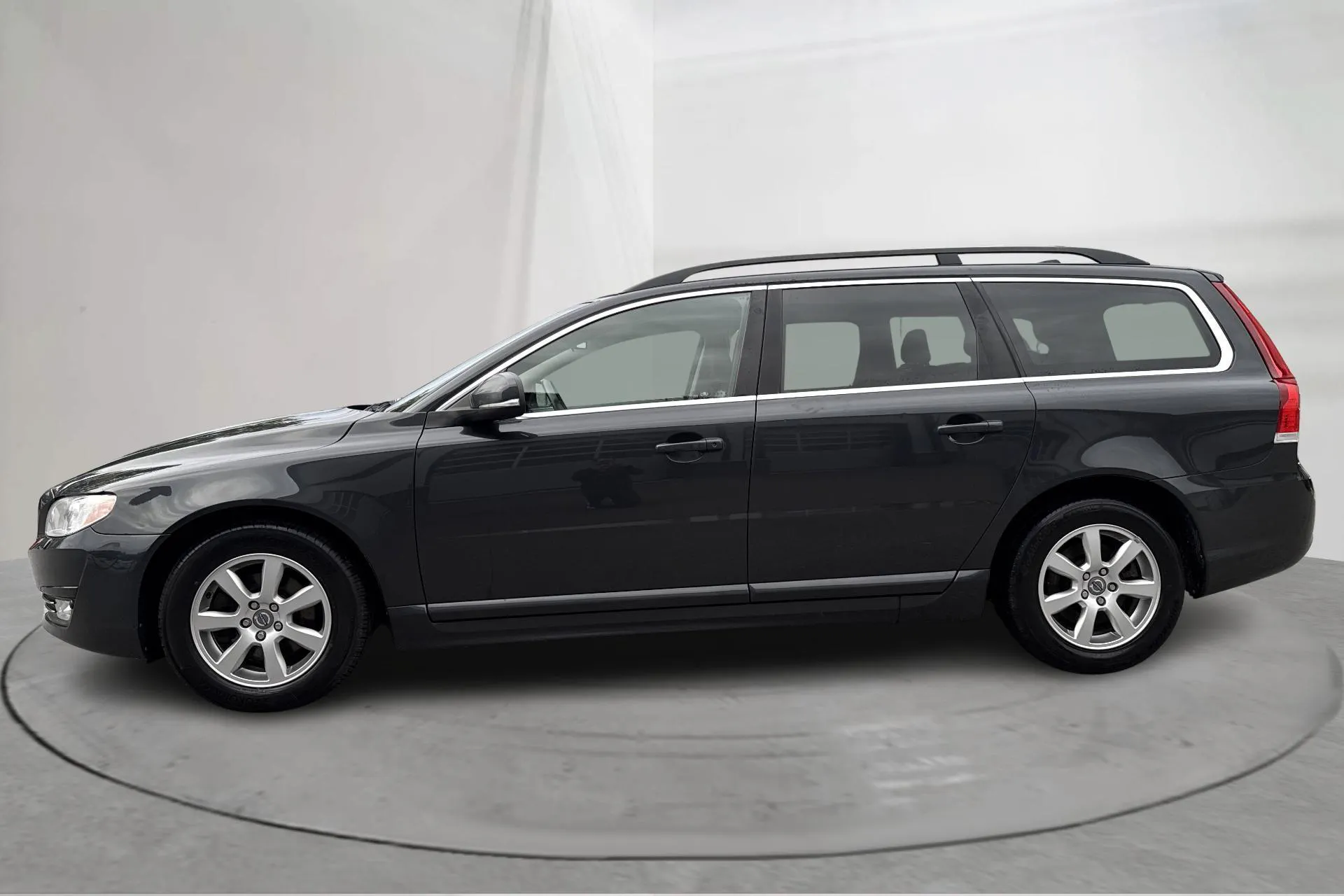 Presentationsfoto 2 av 14: Volvo V70 II D4 (181hk) - 19 908 mil - Automat - grå - 2014