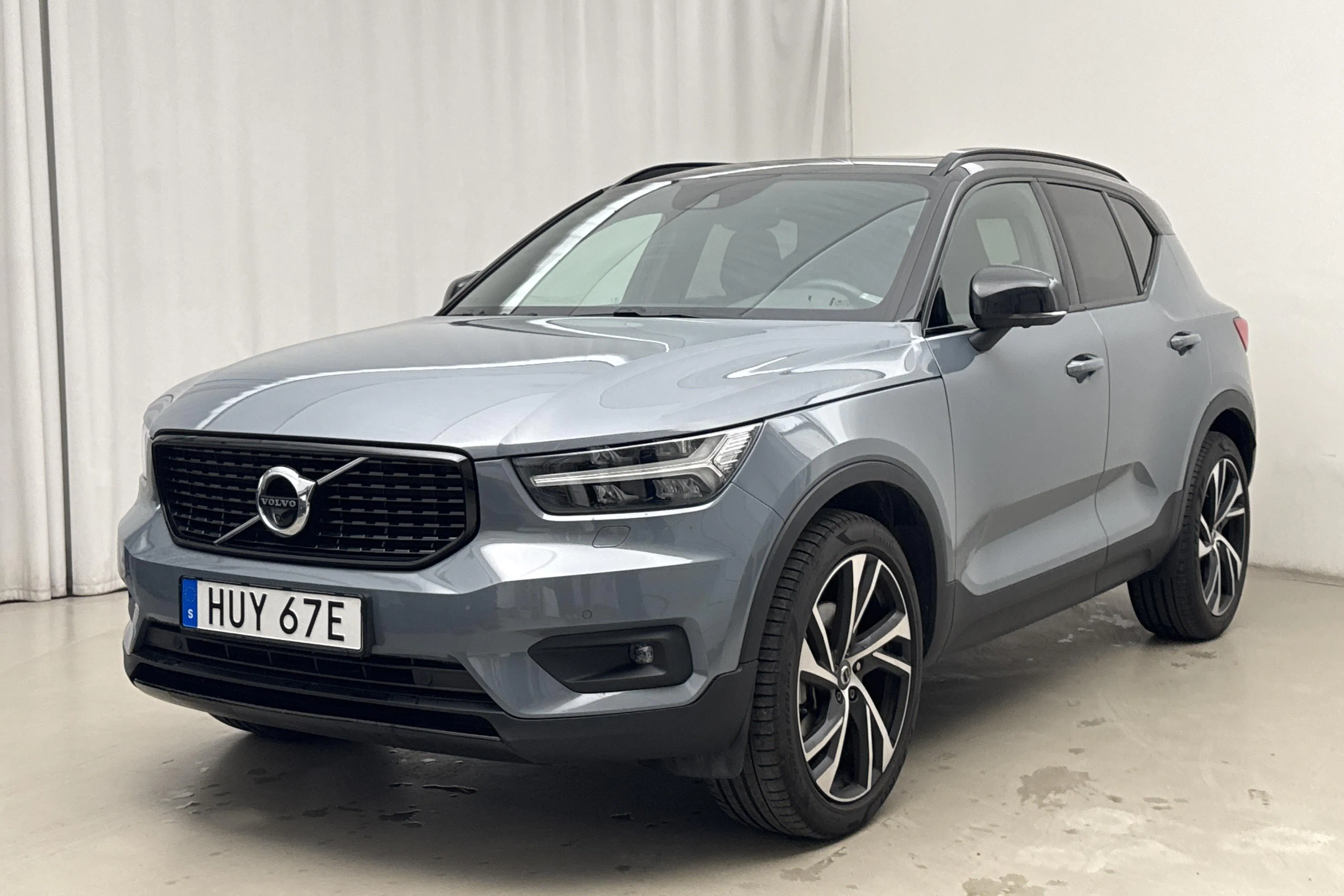 Presentationsfoto 1 av 19: Volvo XC40 B4 2WD (197hk) - 4 737 mil - Automat - grå - 2022
