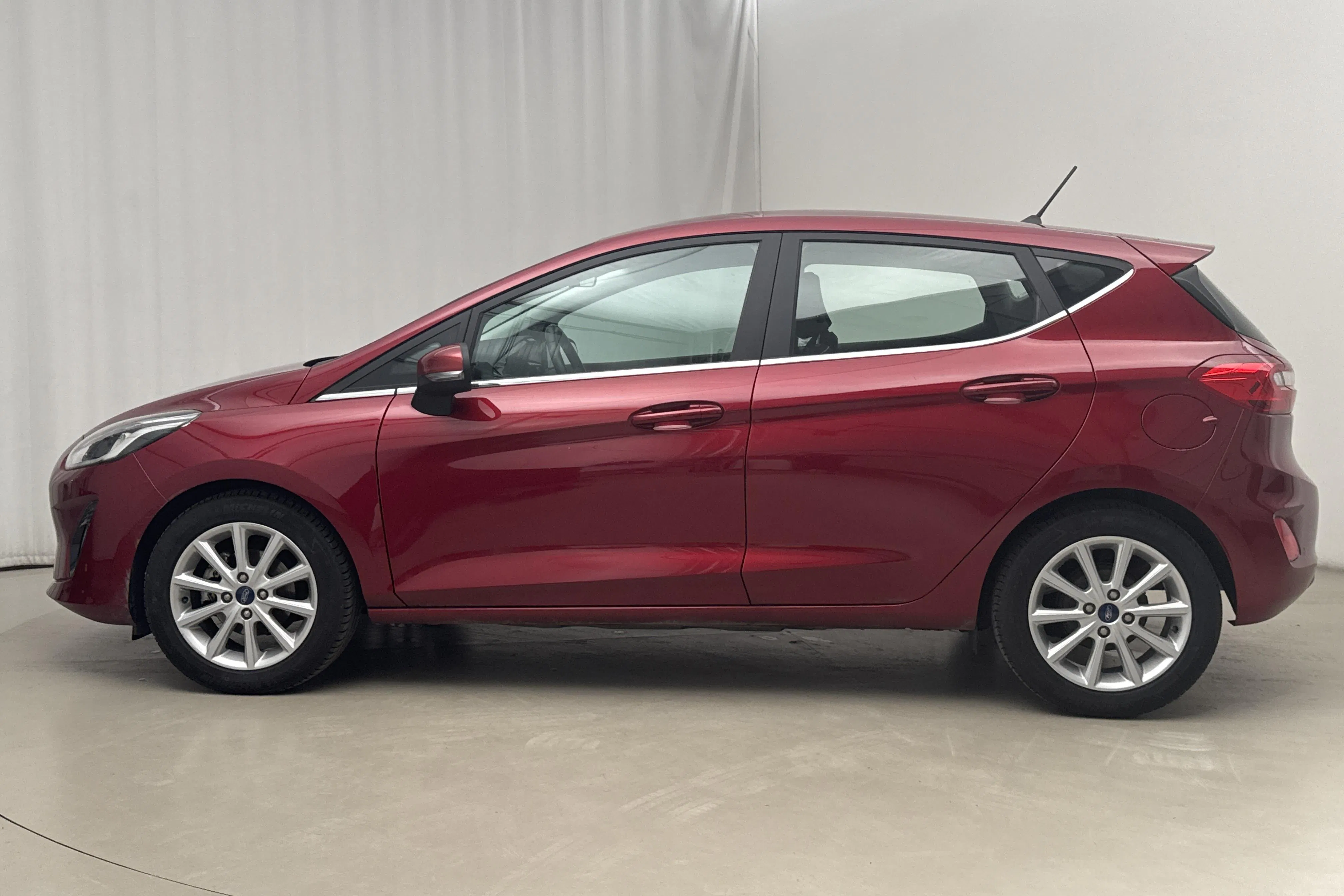 Presentationsfoto 2 av 14: Ford Fiesta 1.0T EcoBoost 5dr (100hk) - 3 299 mil - Manuell - röd - 2018
